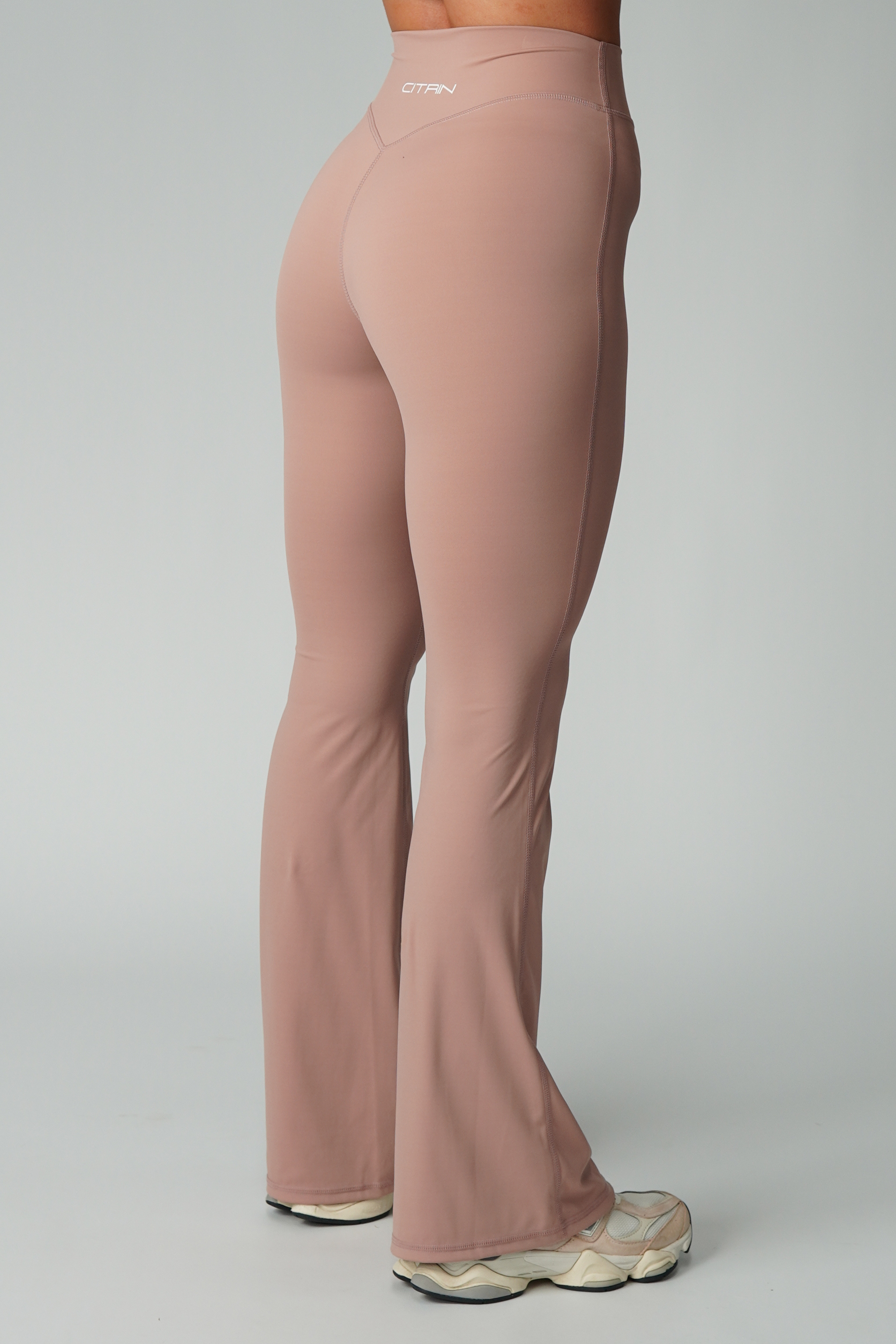 ESSENCE FLARE LEGGINGS - NUDE