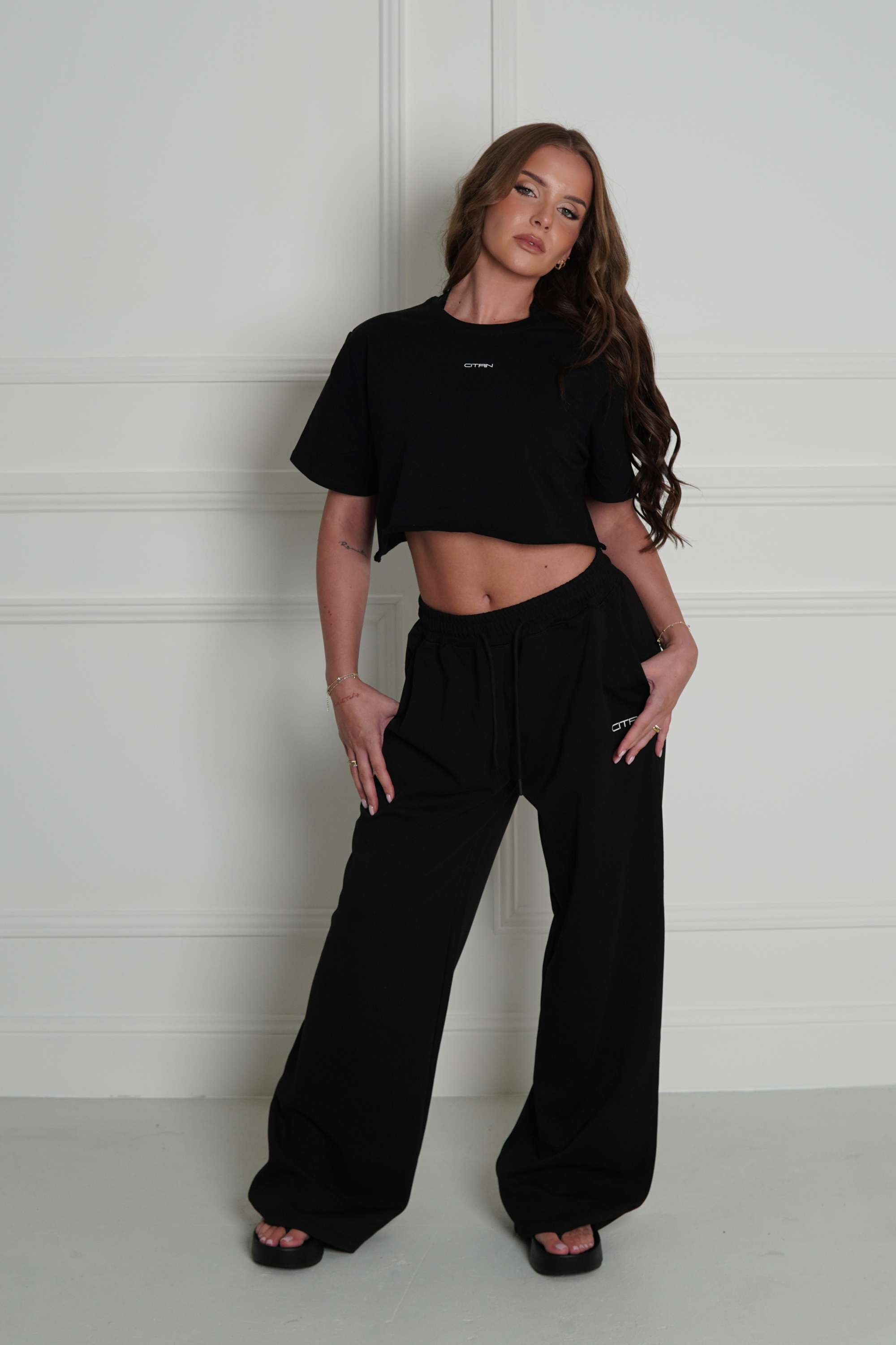 OVERSIZED T-SHIRT EVERYDAY ESSENTIALS - BLACK