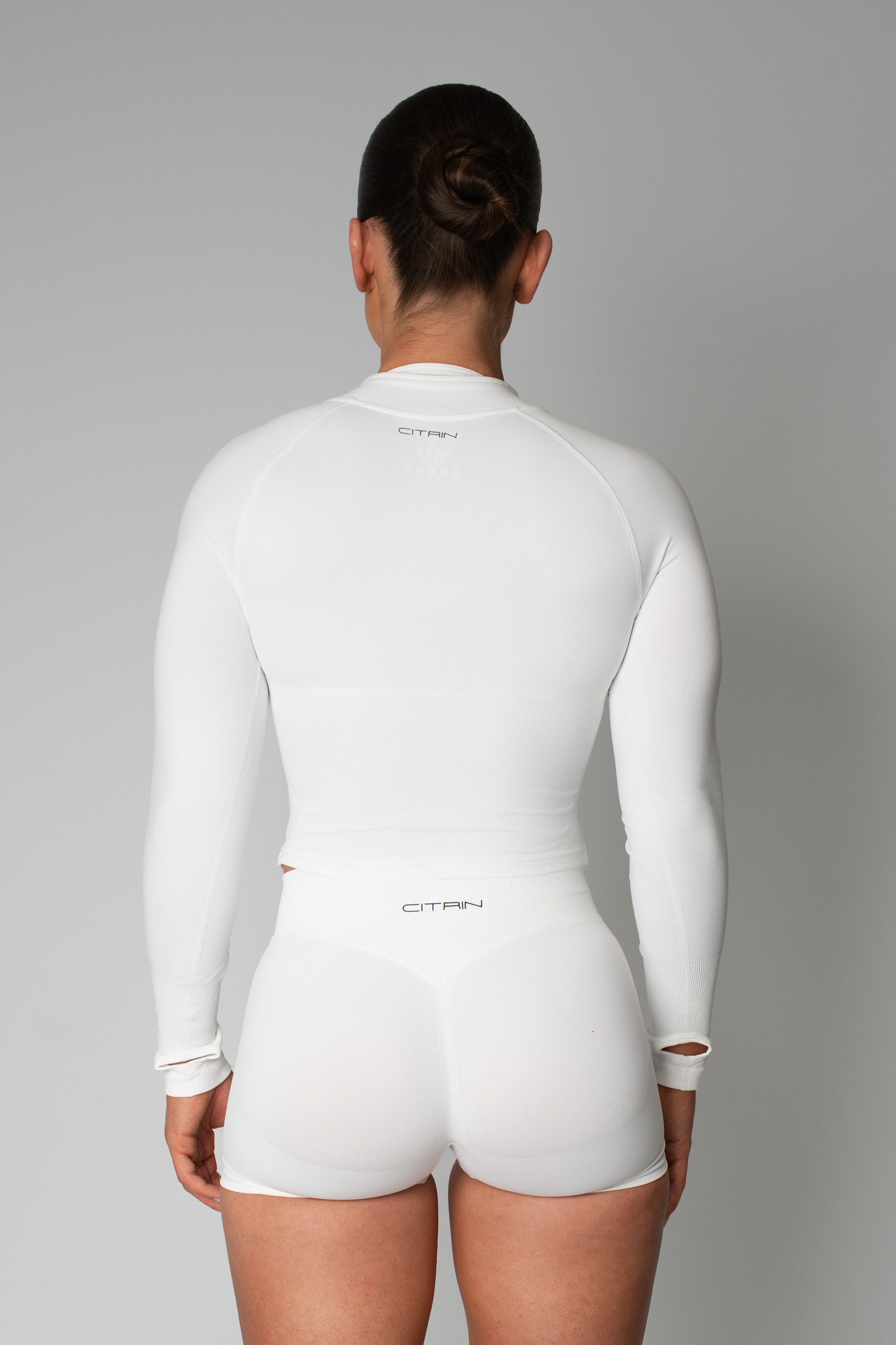 TRUE SHAPE FITTED LONG SLEEVE ZIP - WHITE