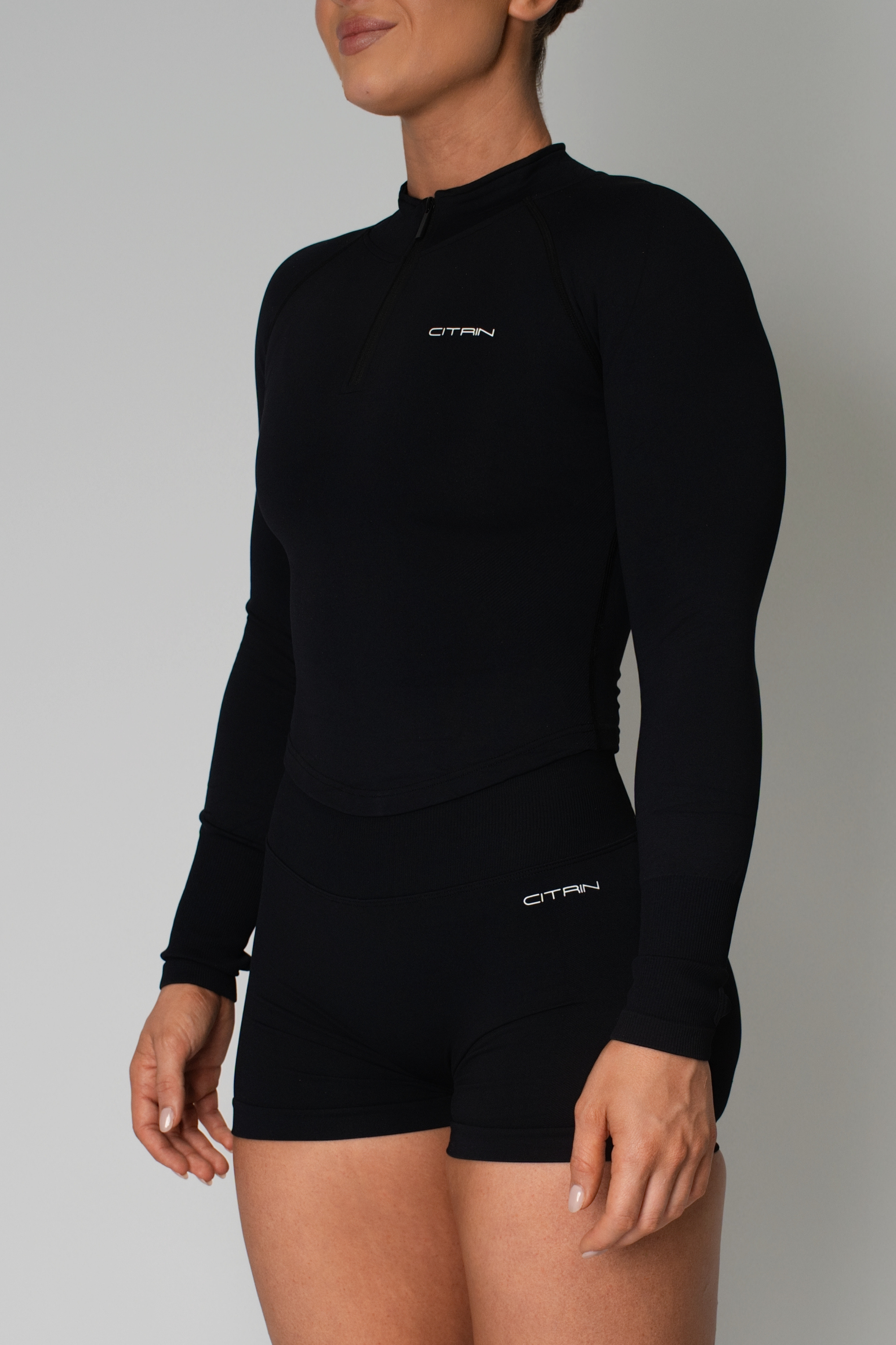 TRUE SHAPE FITTED LONG SLEEVE ZIP - BLACK