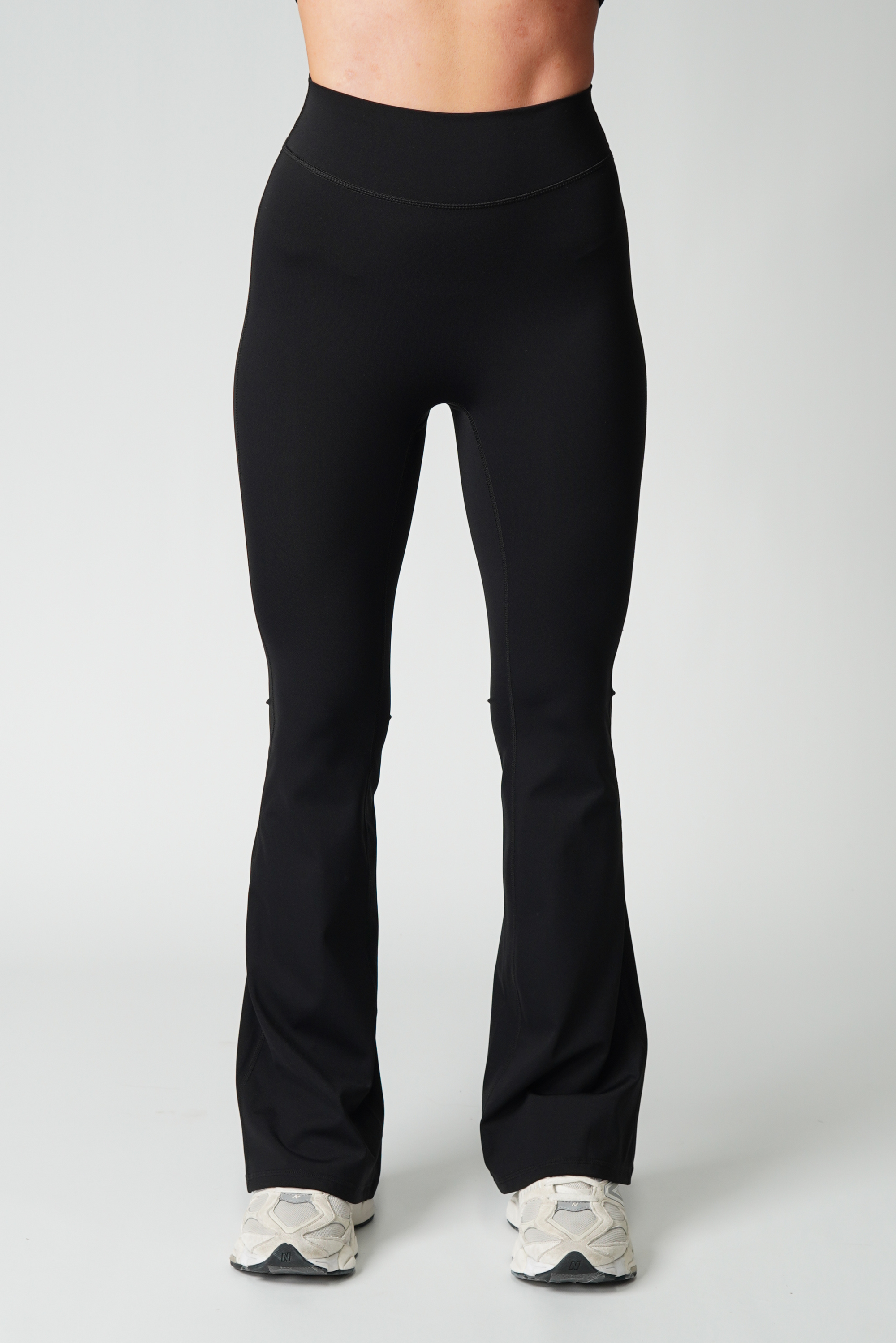 ESSENCE FLARE LEGGINGS - BLACK