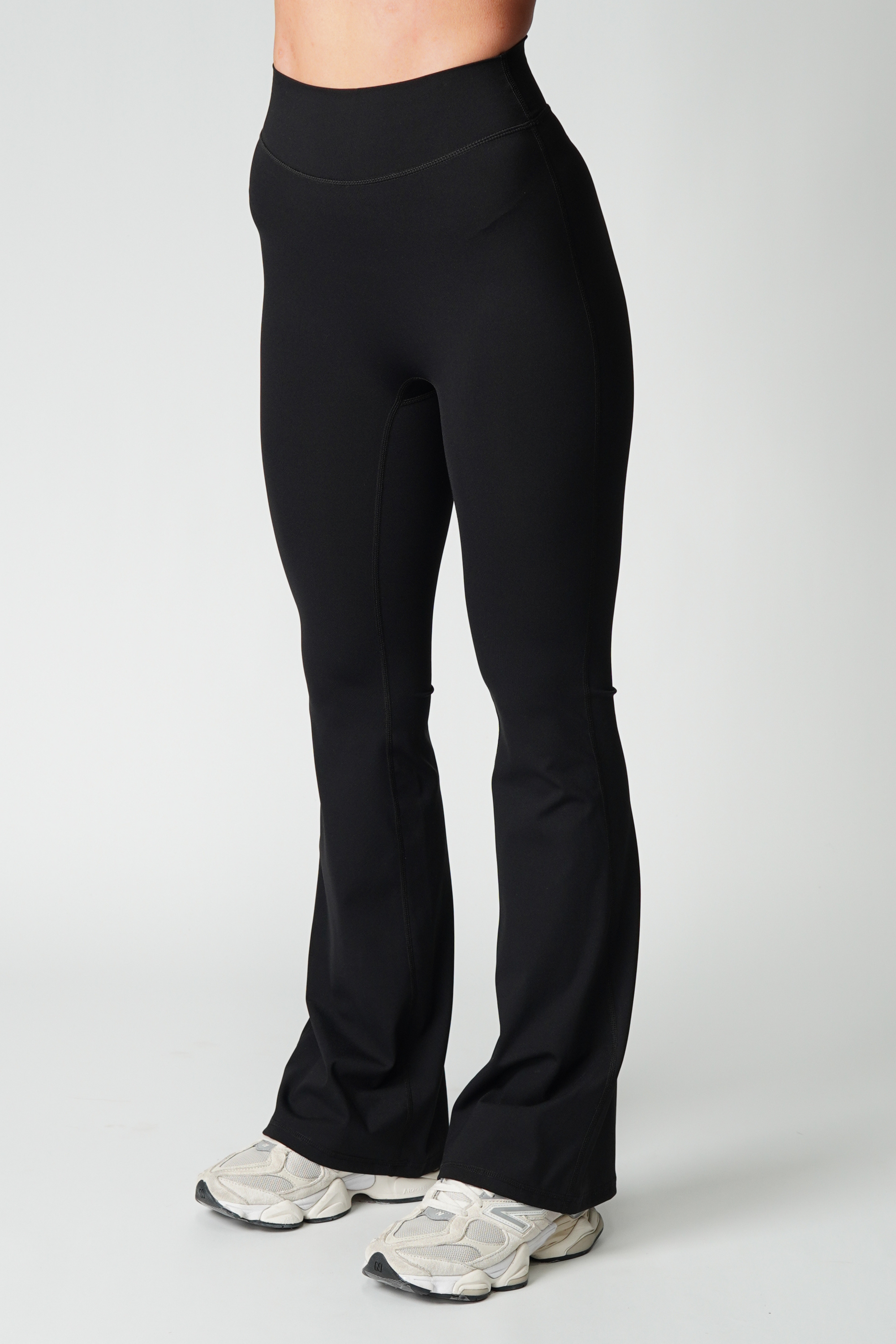 ESSENCE FLARE LEGGINGS - BLACK