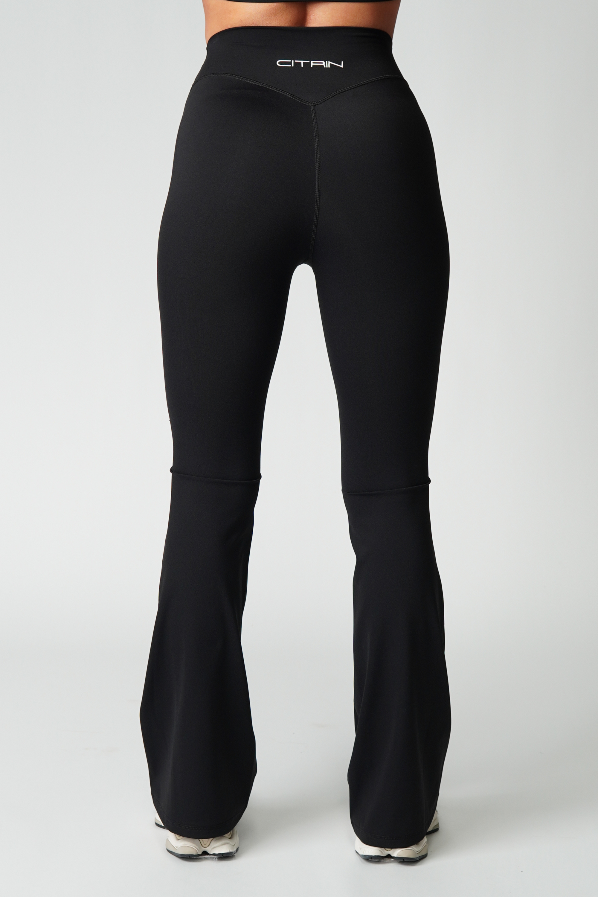ESSENCE FLARE LEGGINGS - BLACK