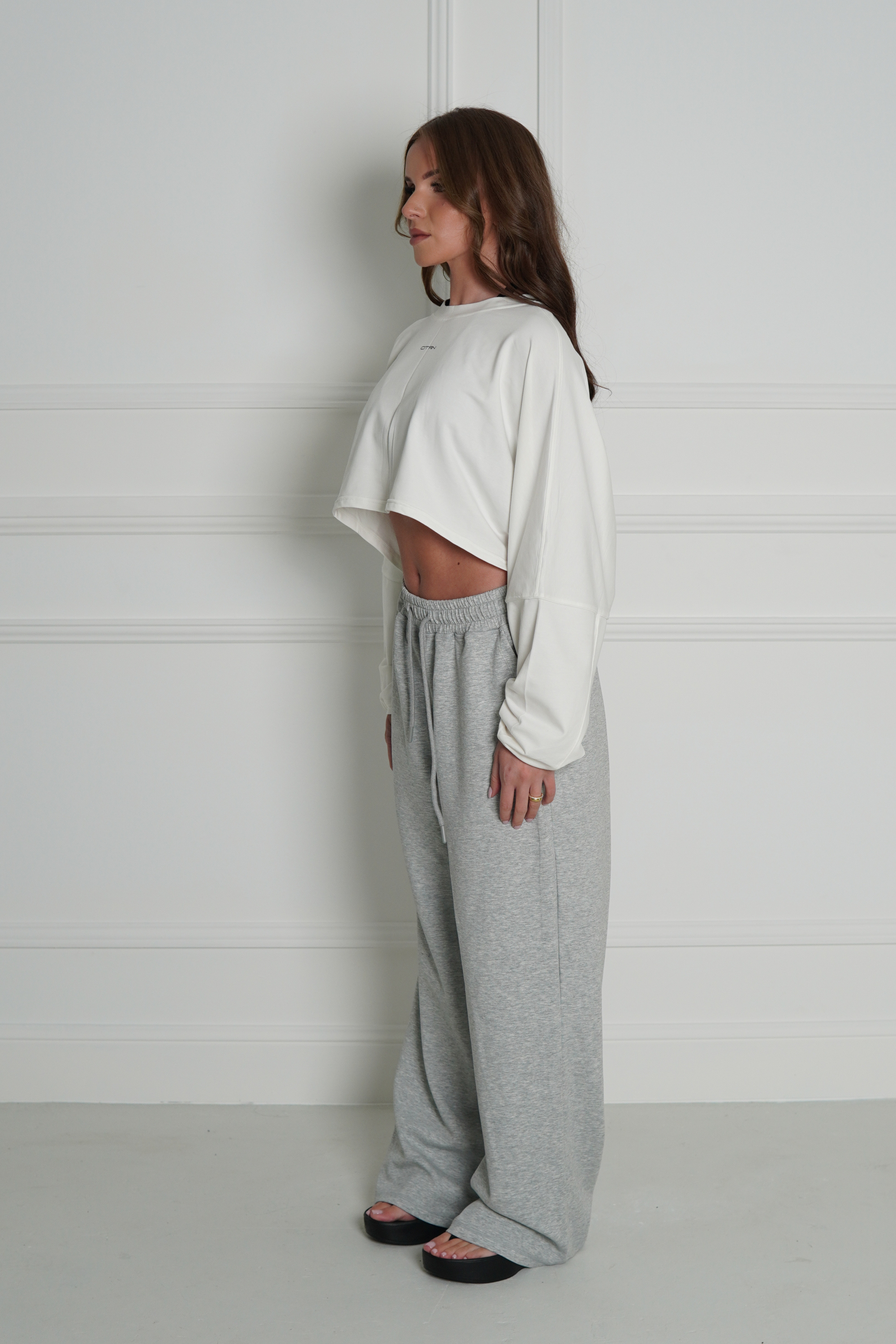 OVERSIZED LONG SLEEVE EVERYDAY ESSENTIALS - WHITE