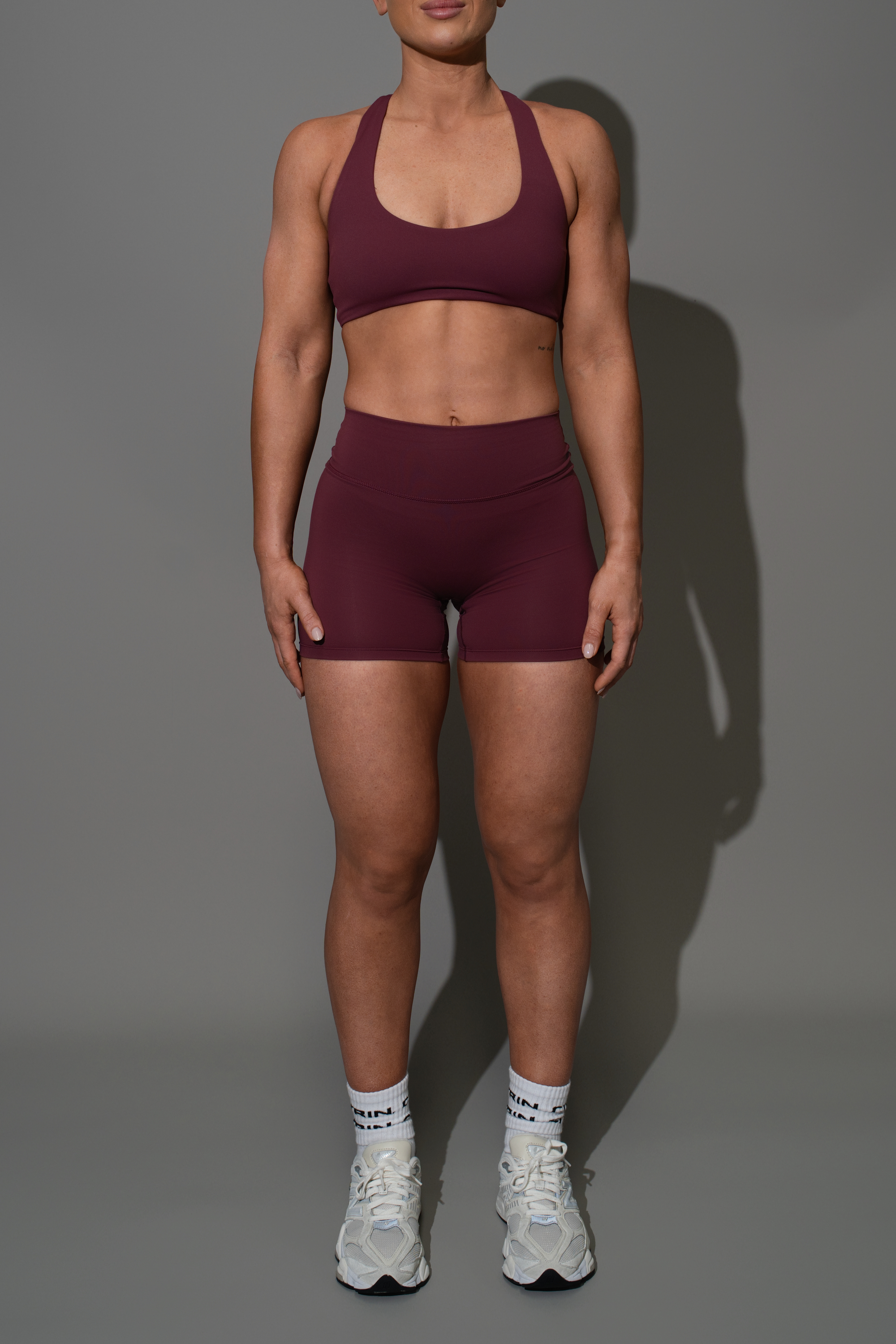 BASIC. SS NON-SCRUNCH SHORT - CHERRY