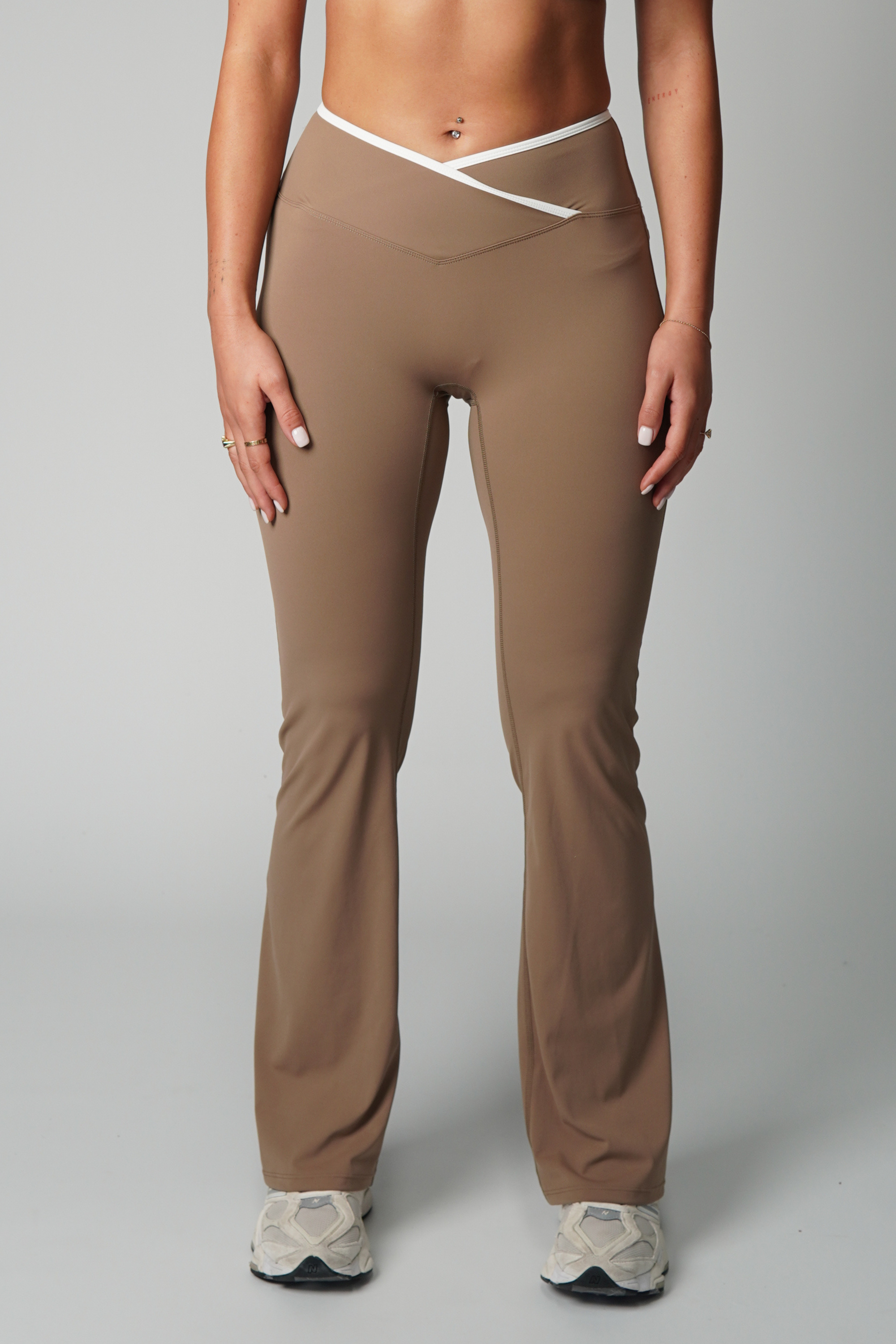 CROSSOVER FLARE LEGGINGS TWO TONE - SOFT BROWN
