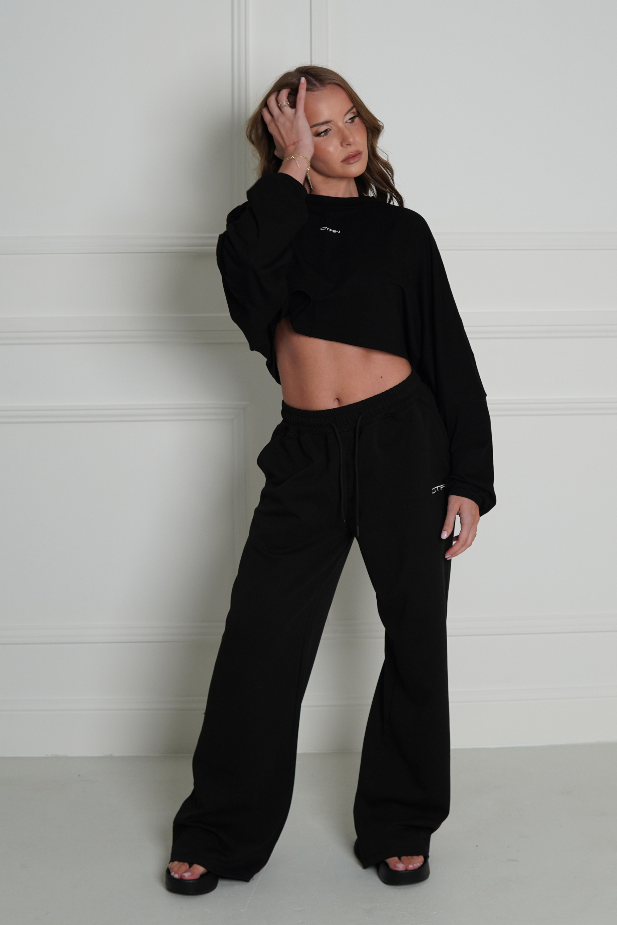 OVERSIZED LONG SLEEVE EVERYDAY ESSENTIALS - BLACK