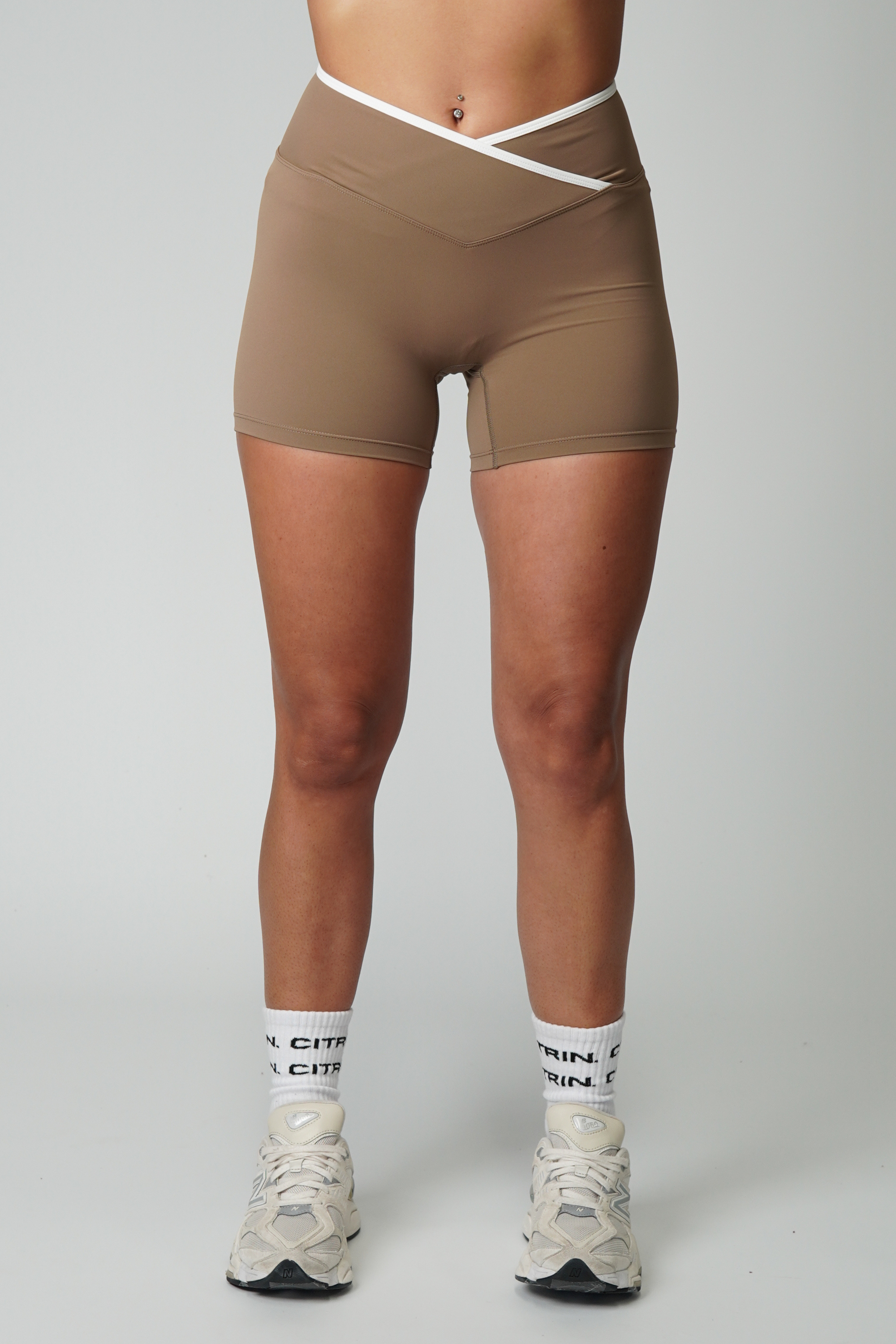 CROSSOVER MIDI SHORT TWO TONE - SOFT BROWN