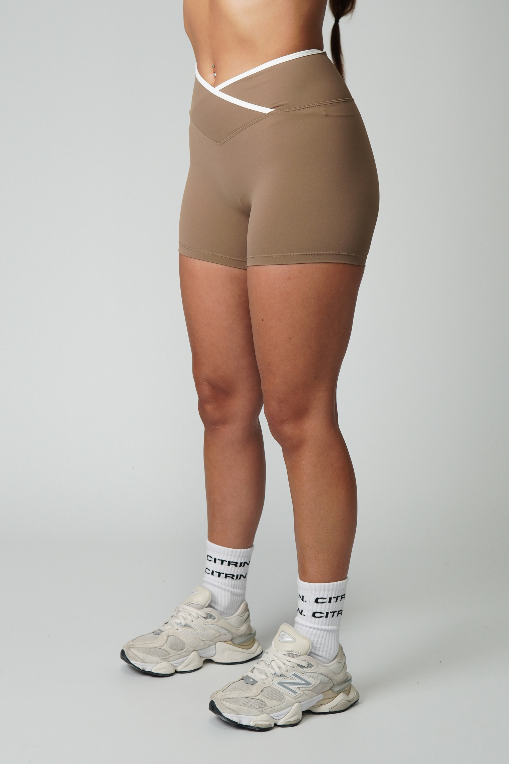 CROSSOVER MIDI SHORT TWO TONE - SOFT BROWN