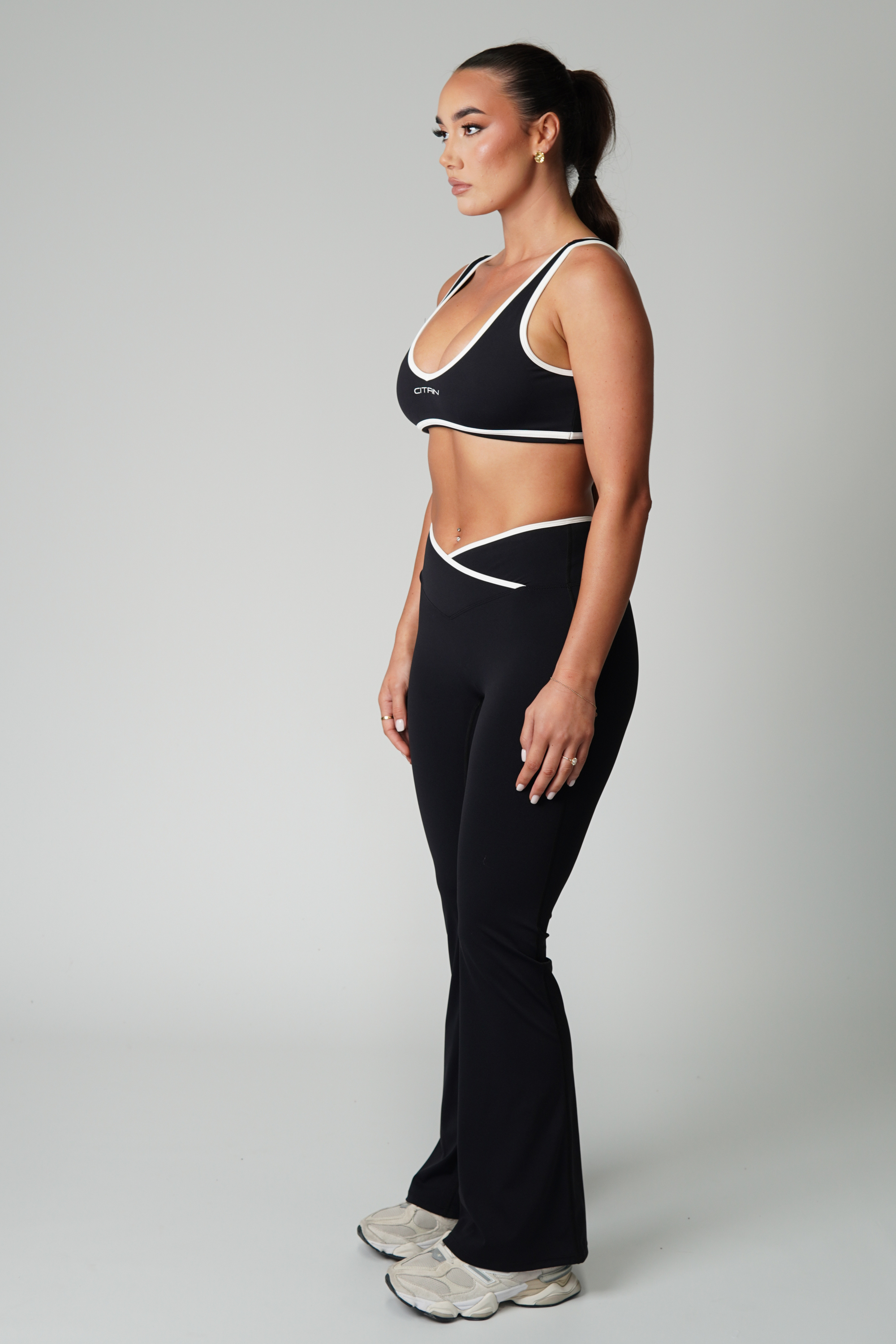 CROSSOVER FLARE LEGGINGS TWO TONE - BLACK