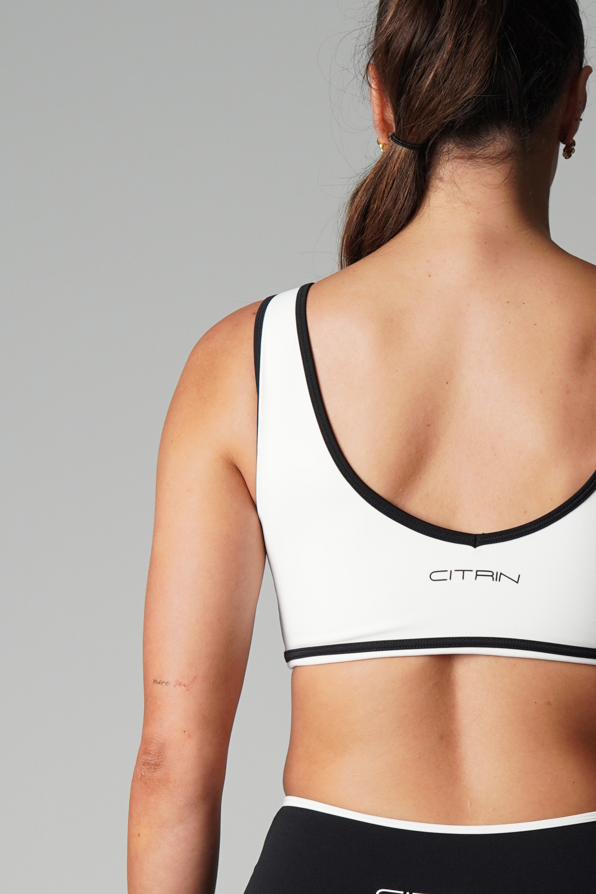 FRONT SCOOP CROP TWO TONE - WHITE