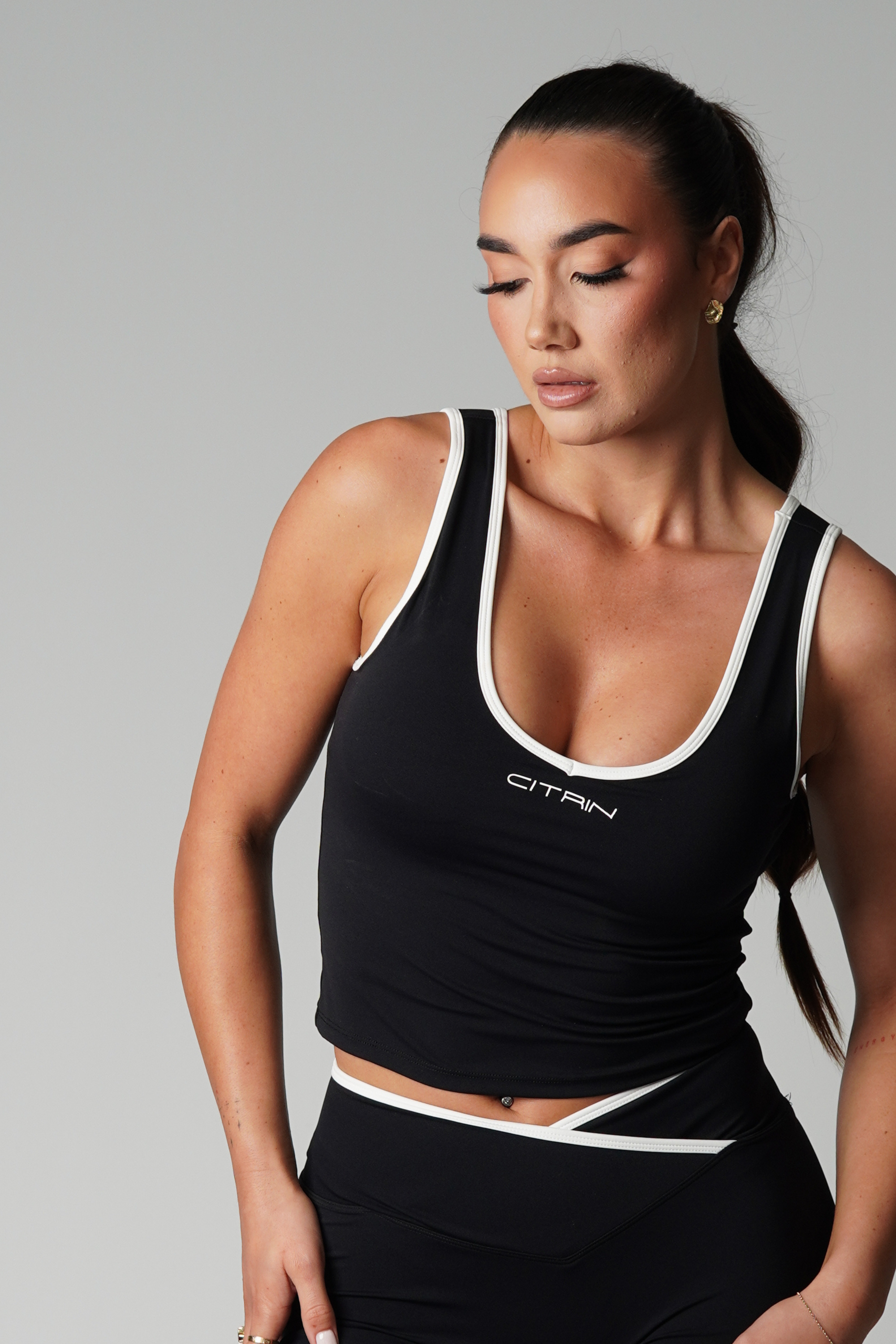 FRONT SCOOP TANK TWO TONE - BLACK