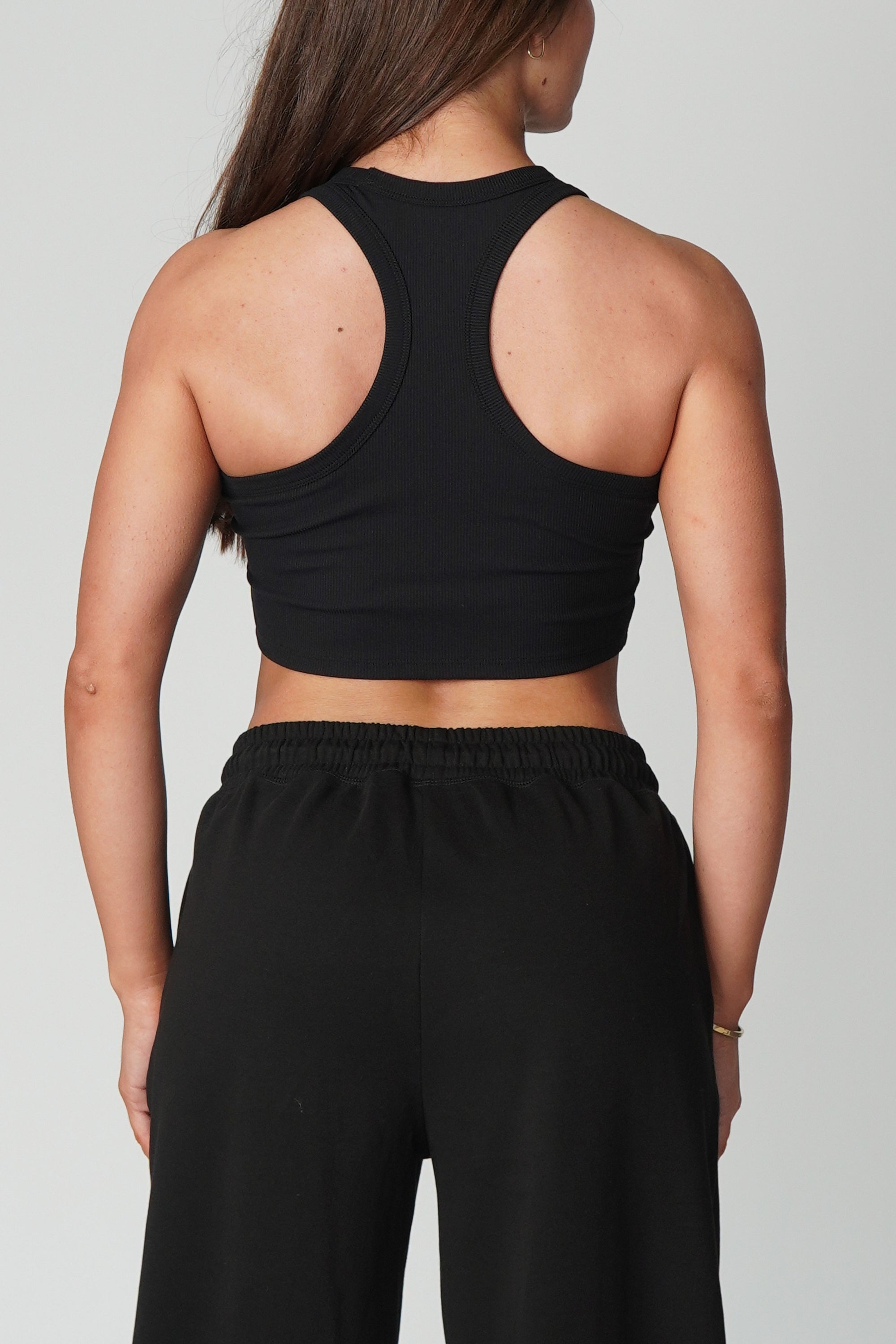 RIBBED CONTOUR CROP EVERYDAY ESSENTIALS - BLACK