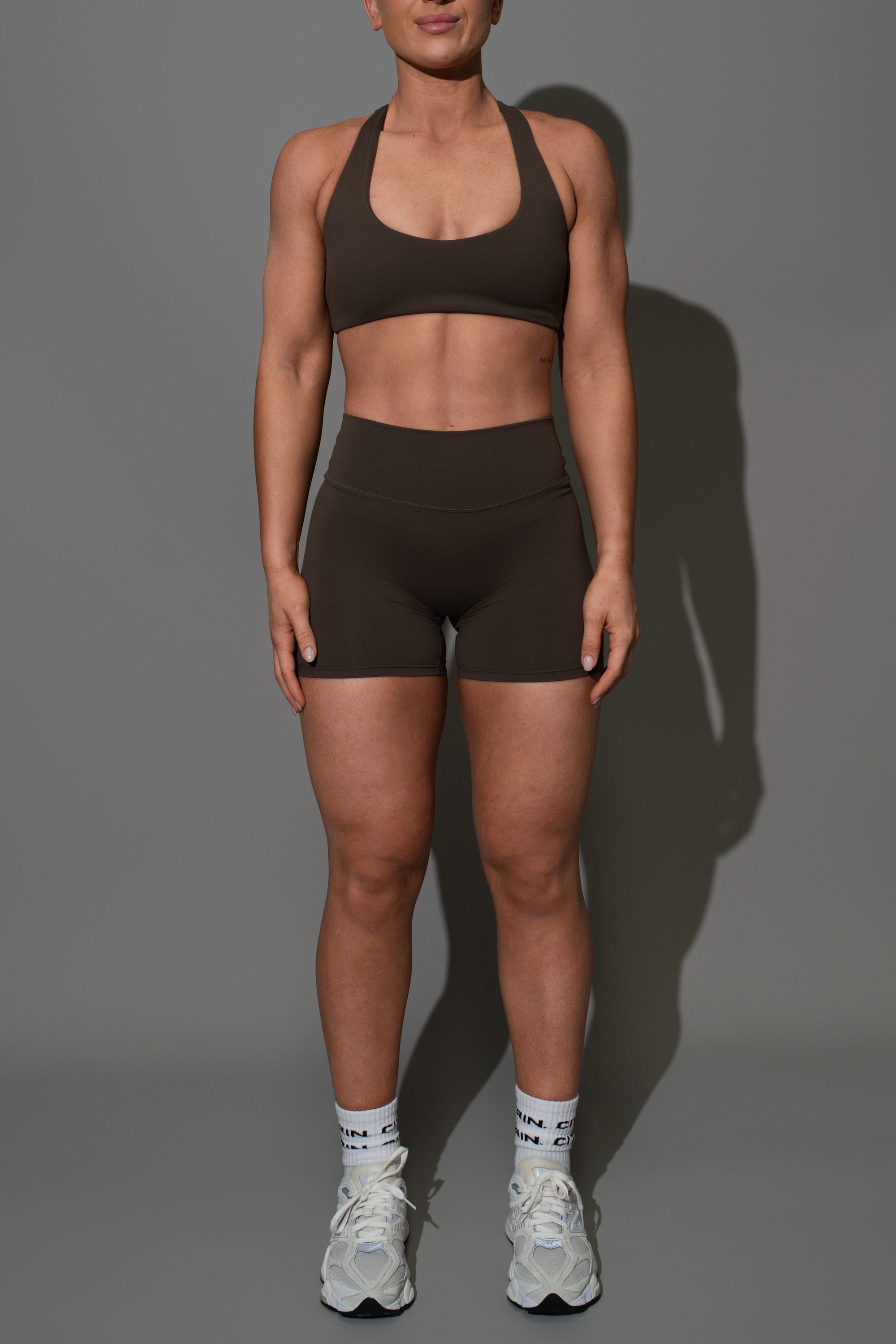 BASIC. SS RACER CROP - CACAO