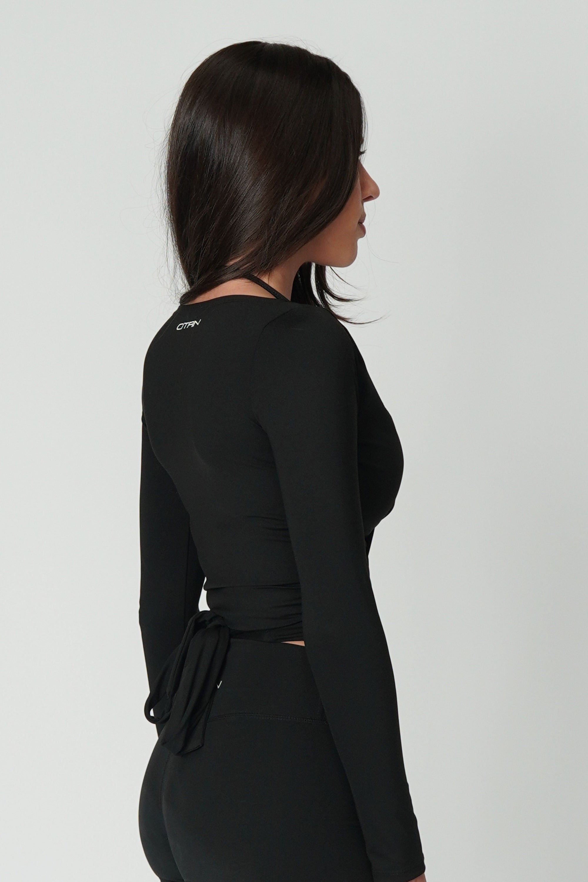 PILATES ESSENCE WRAP TOP - BLACK