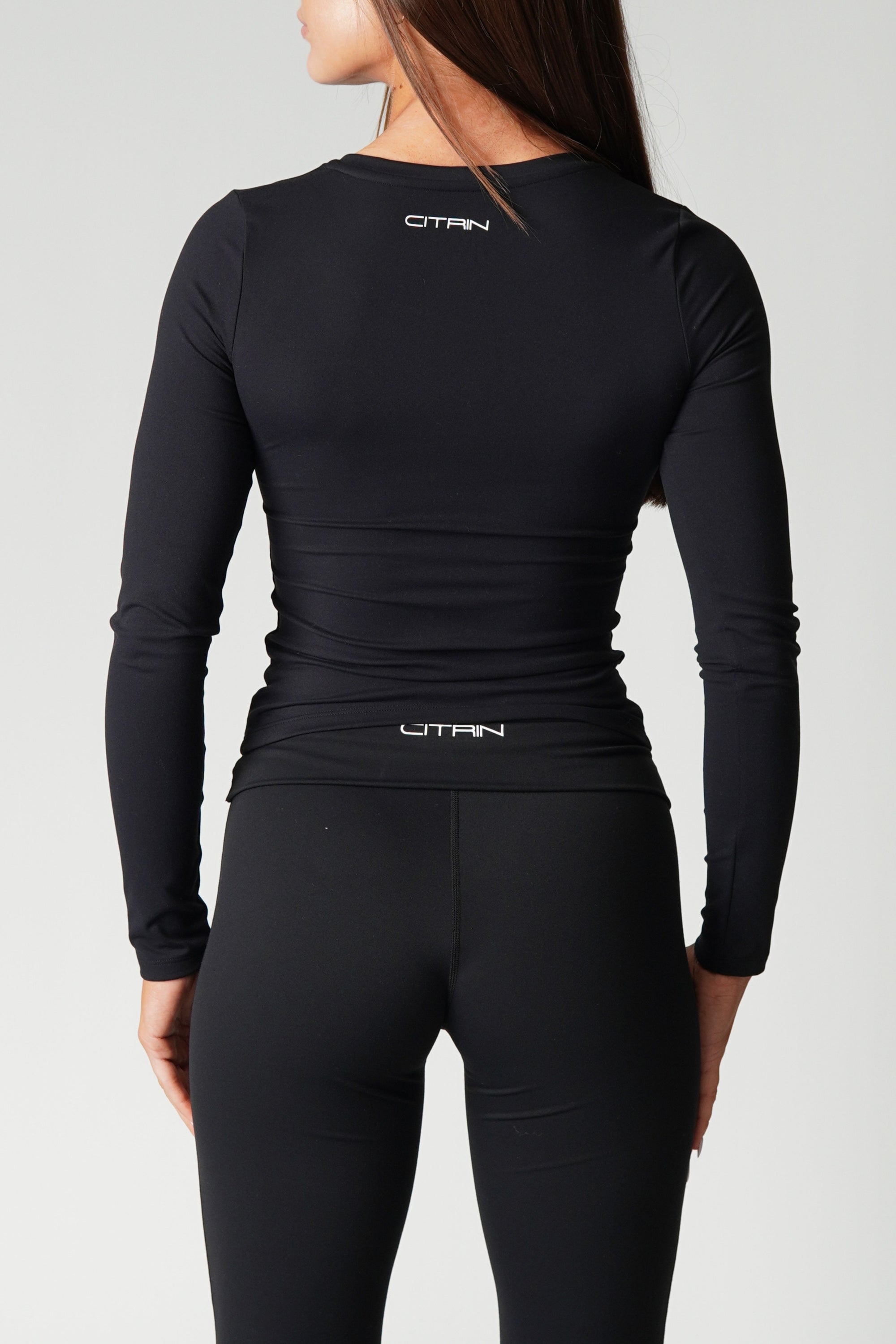 EVERYDAY ESSENTIALS LONG SLEEVE TOP - BLACK