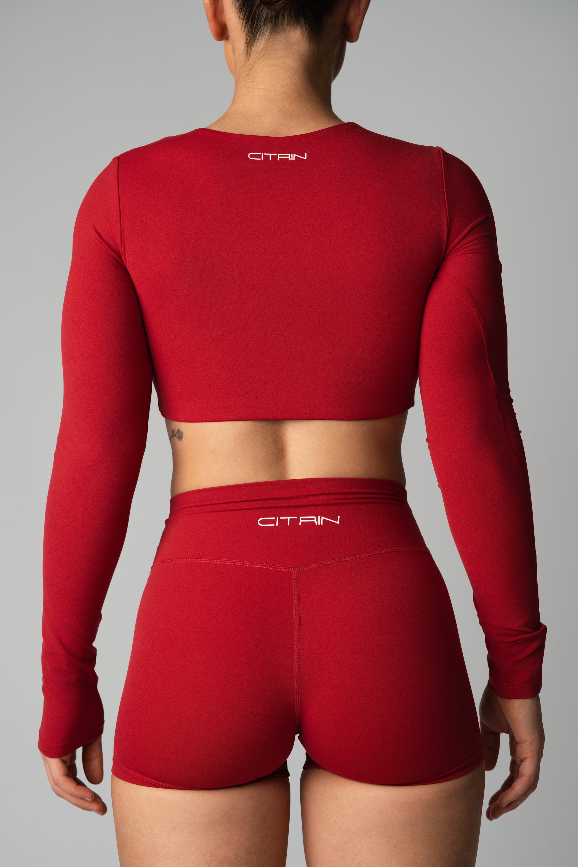 AURA LONG SLEEVE CONTOUR CROP - CRIMSON