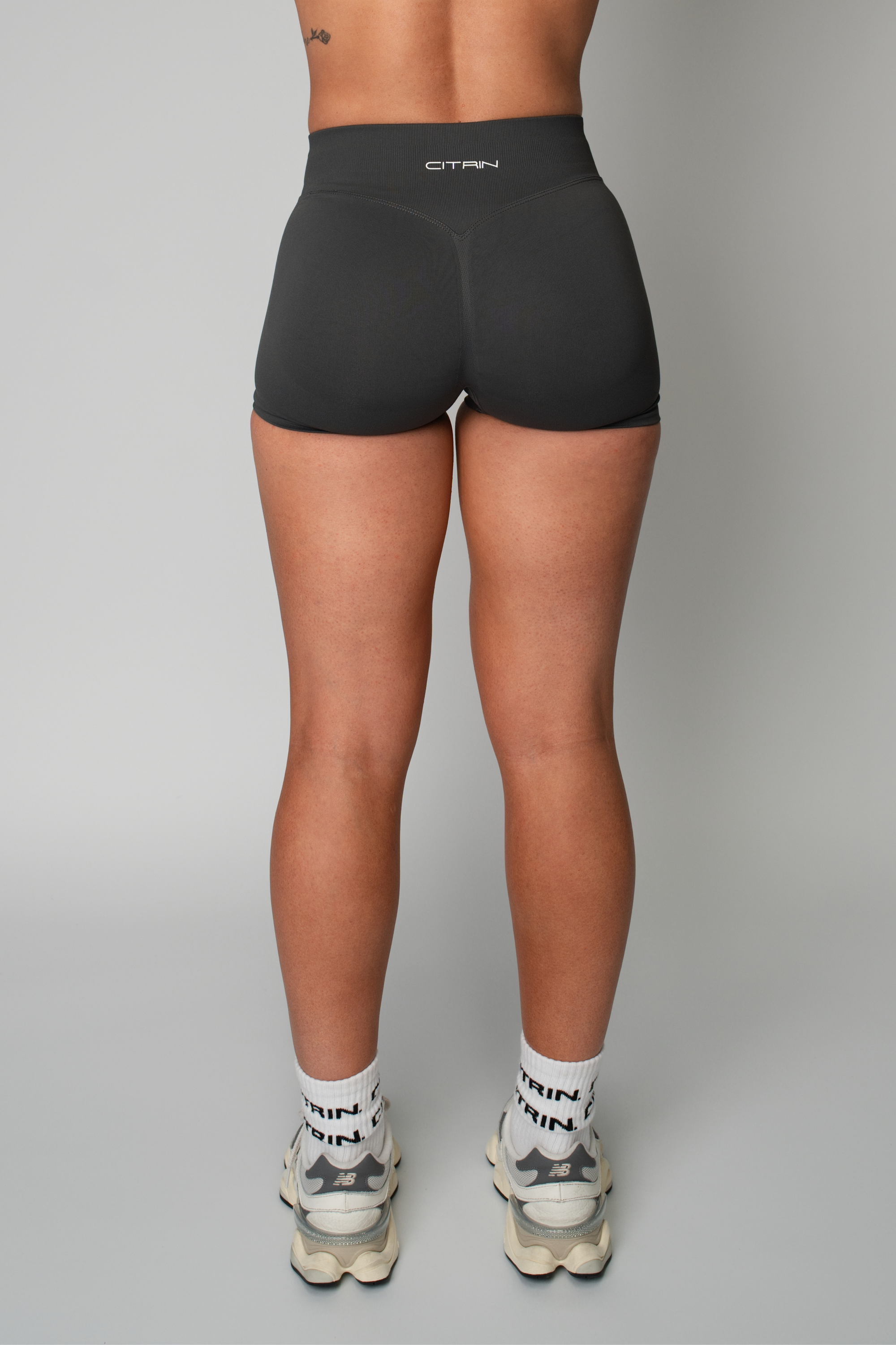 TRUE SHAPE 4.5" SHORT - DARK GREY