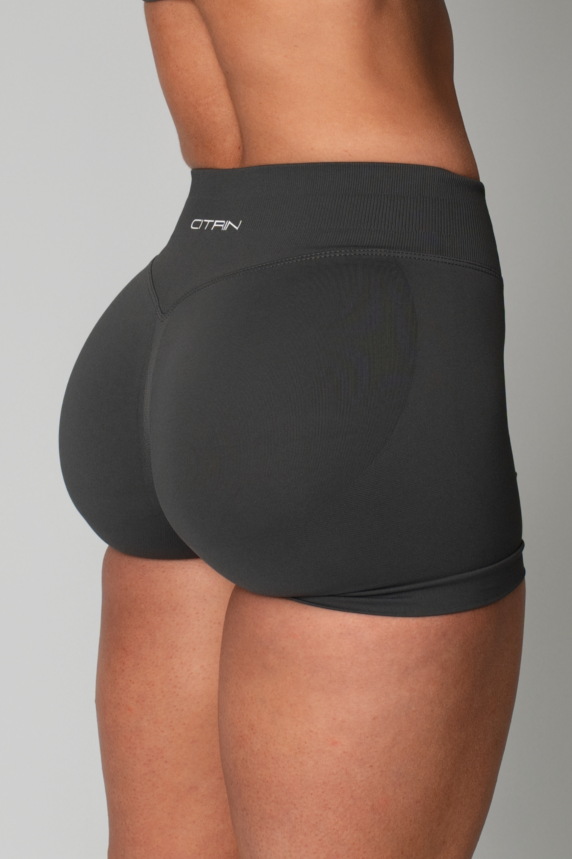 TRUE SHAPE 4.5" SHORT - DARK GREY