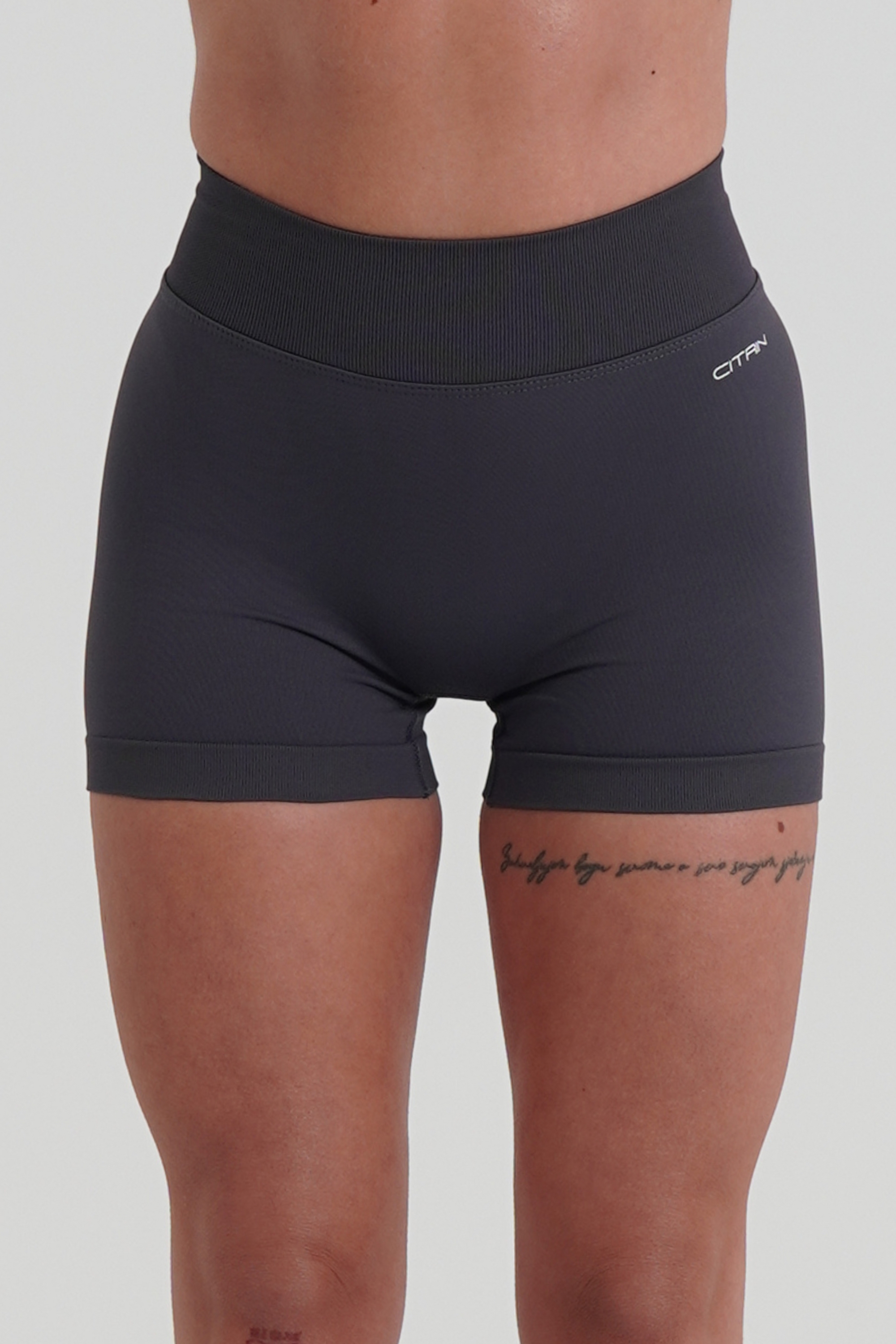 SERENITY SEAMLESS SHORTS - GREY