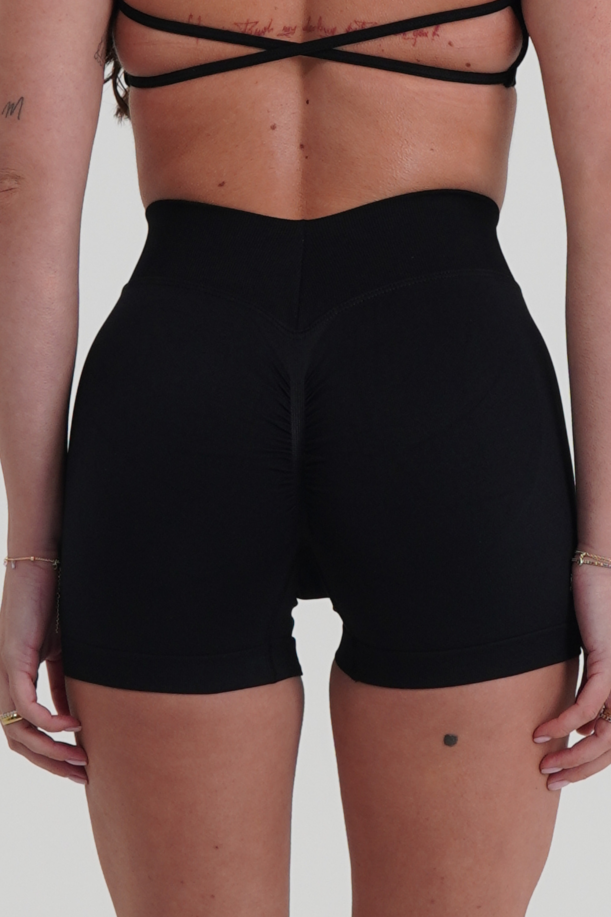 SERENITY SEAMLESS SHORTS - BLACK