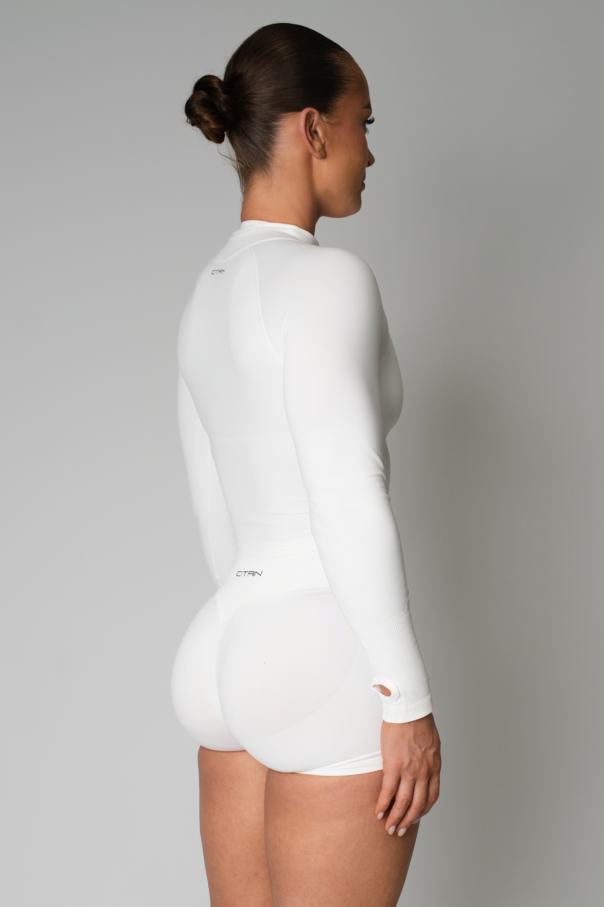 TRUE SHAPE FITTED LONG SLEEVE ZIP - WHITE