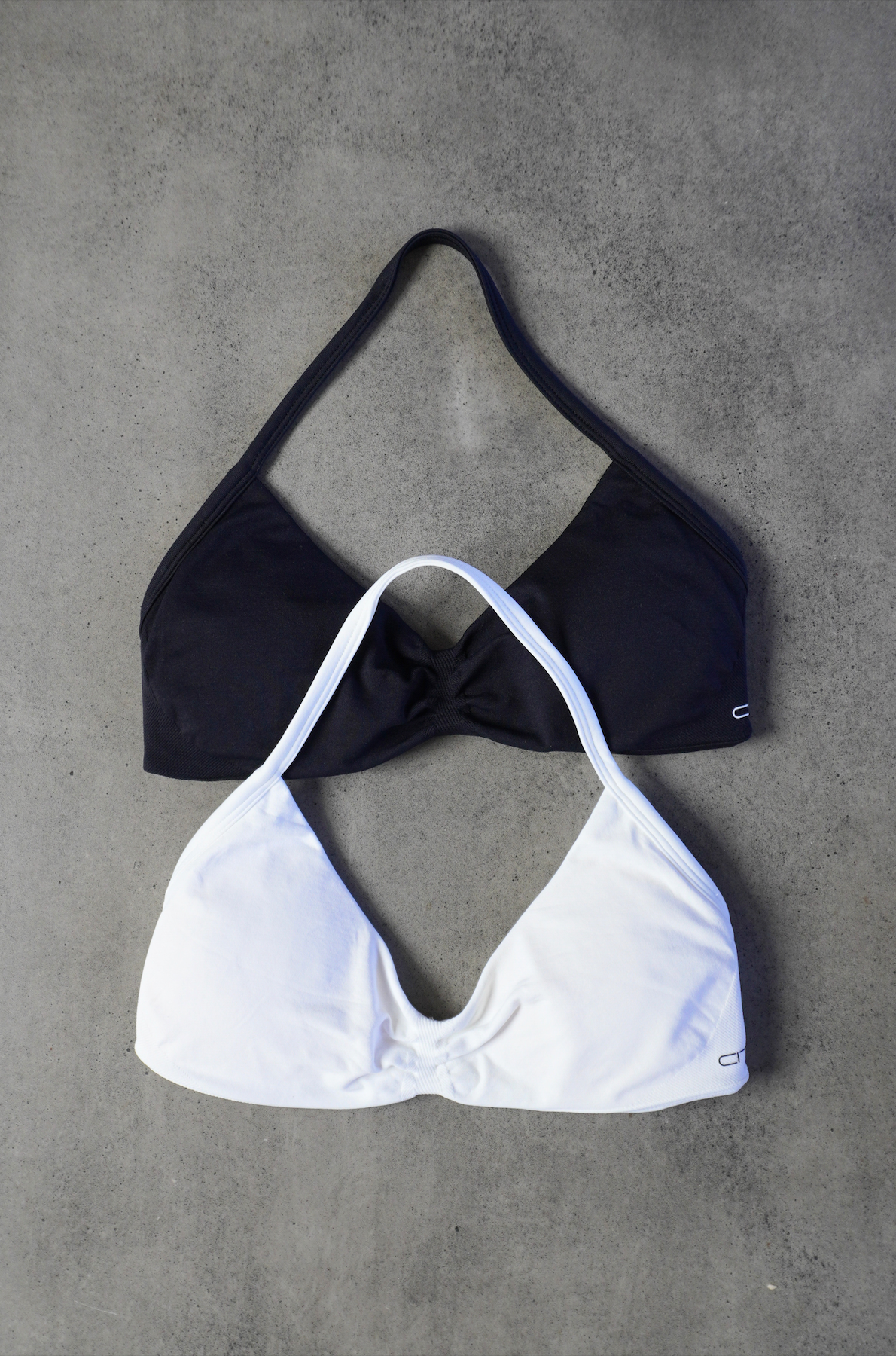 TRUE SHAPE MINIMAL RUCHED HALTER CROP DUO - BLACK/WHITE
