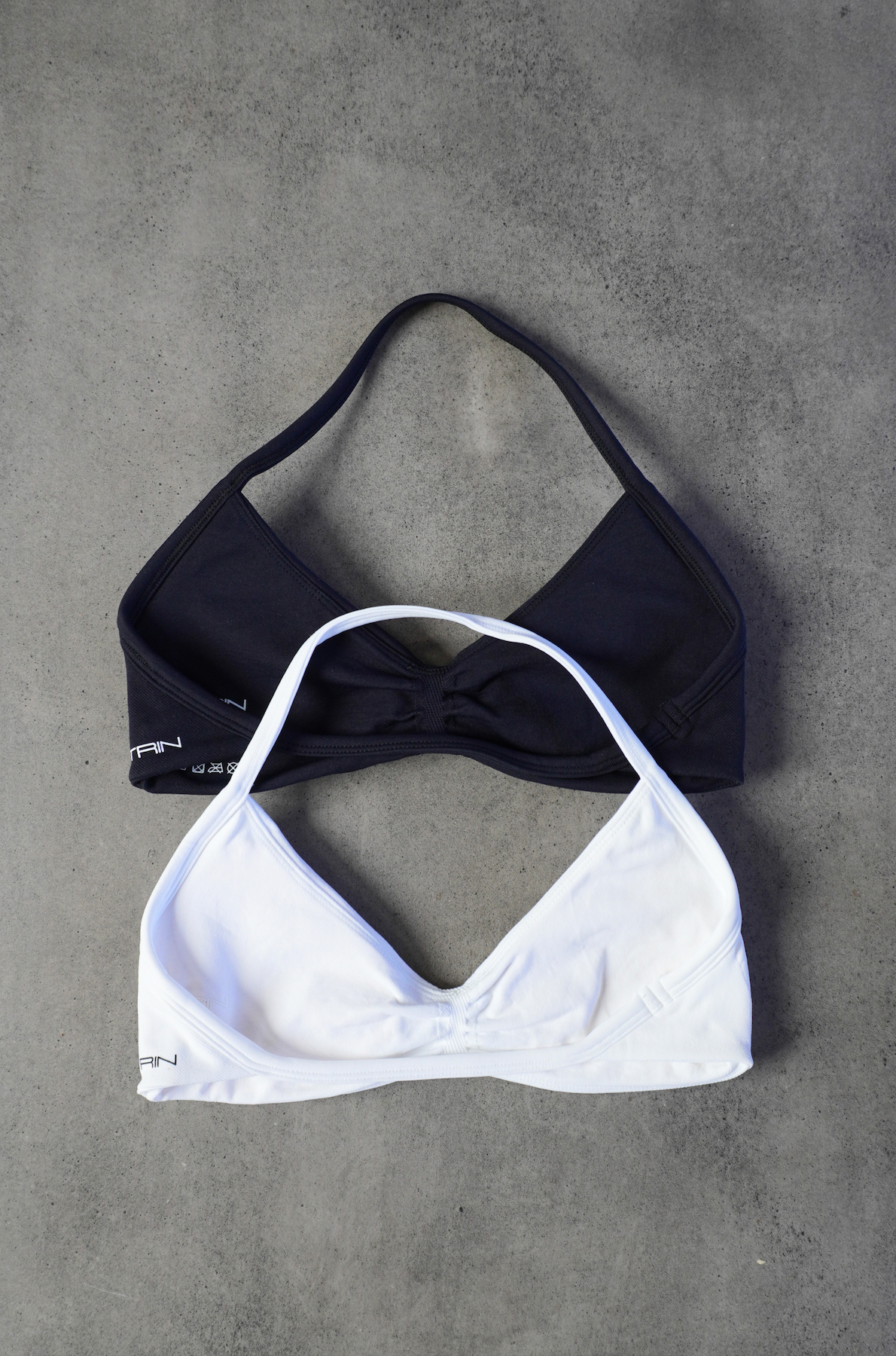 TRUE SHAPE MINIMAL RUCHED HALTER CROP DUO - BLACK/WHITE
