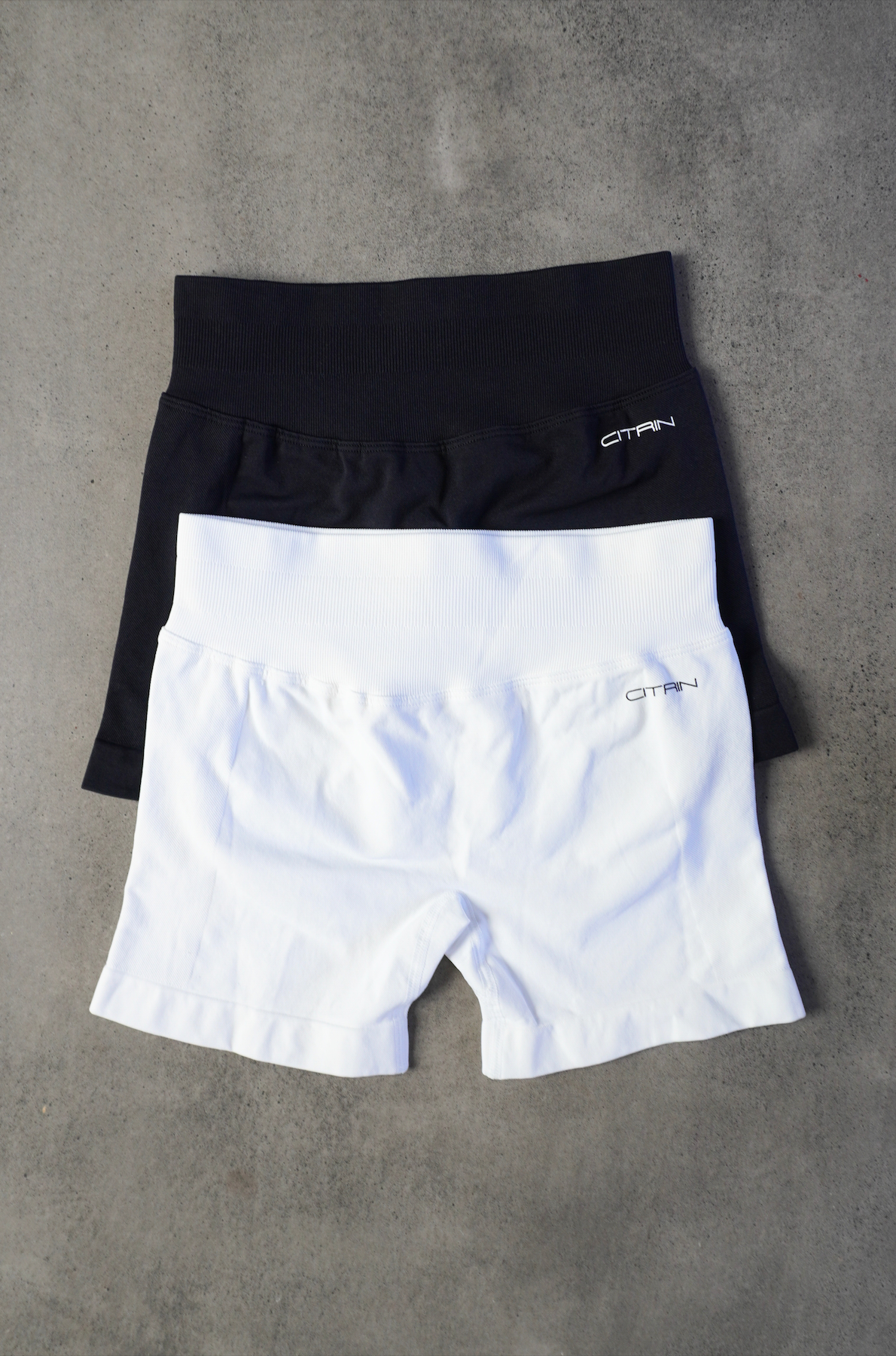 TRUE SHAPE 4.5" SHORT DUO - BLACK/WHITE