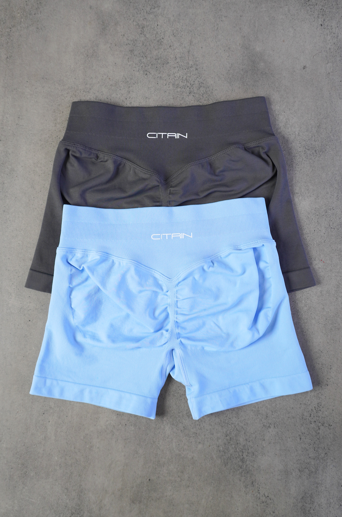TRUE SHAPE 4.5" SHORT DUO - DARK GREY/BABY BLUE