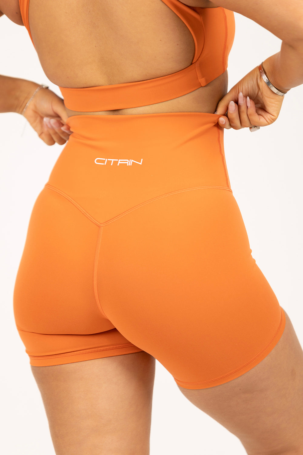 VENUS V-WAIST SHORTS - ORANGE