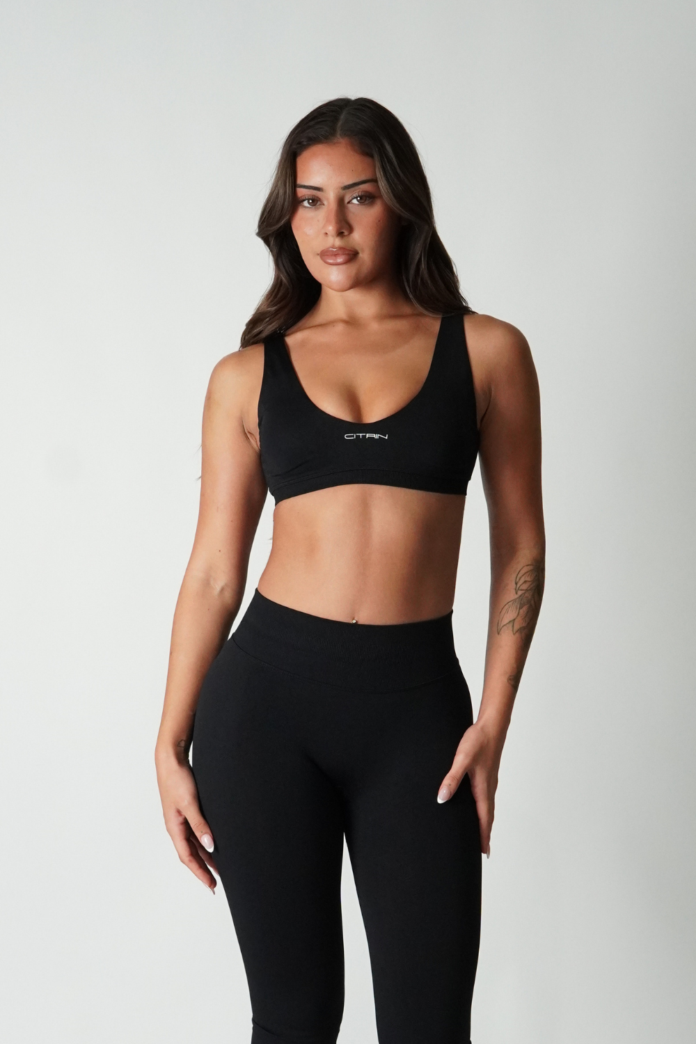 TRUE SHAPE BASIC CROP - BLACK