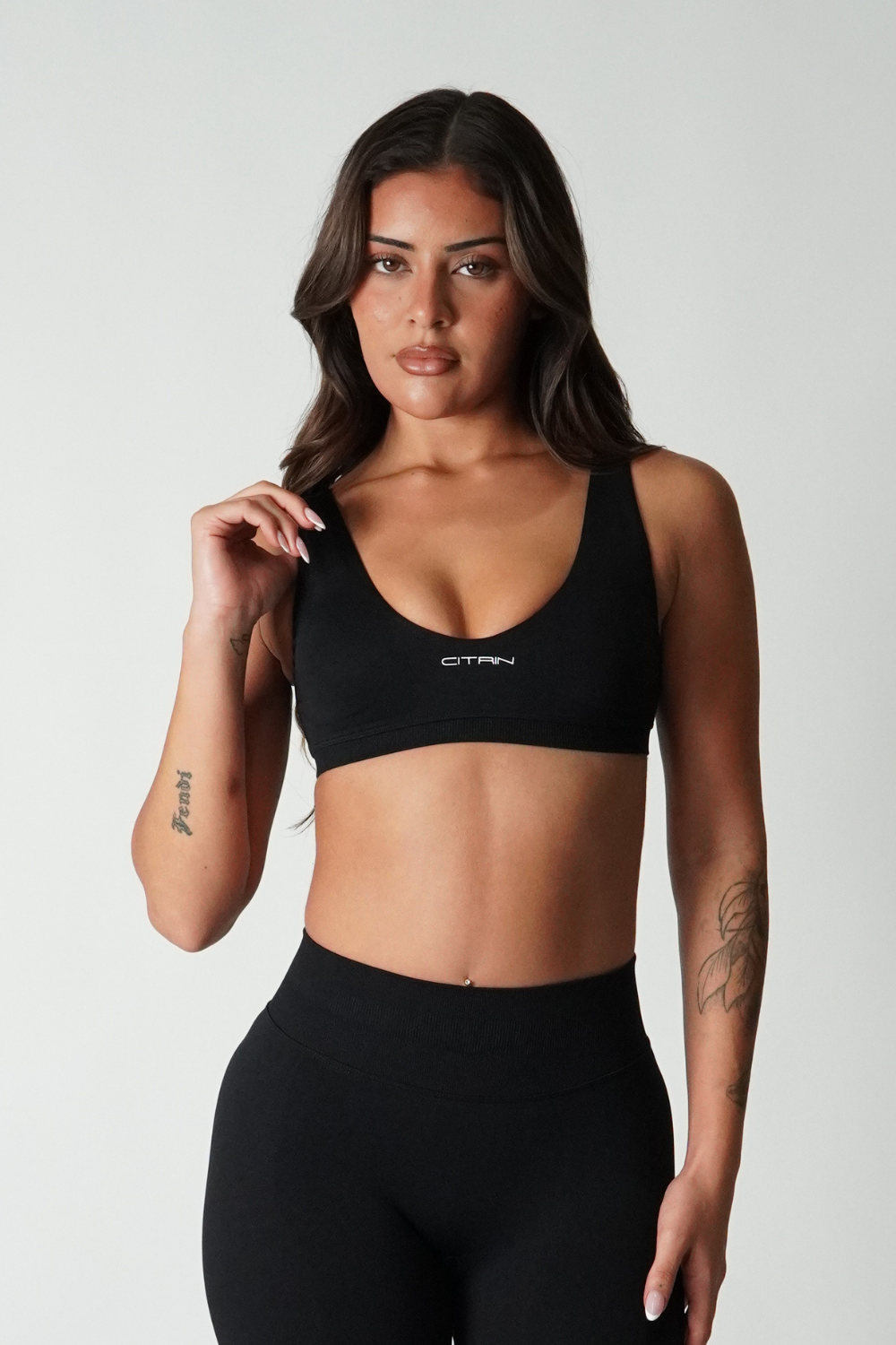 TRUE SHAPE BASIC CROP - BLACK