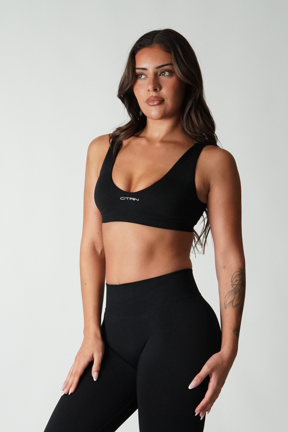 TRUE SHAPE BASIC CROP - BLACK