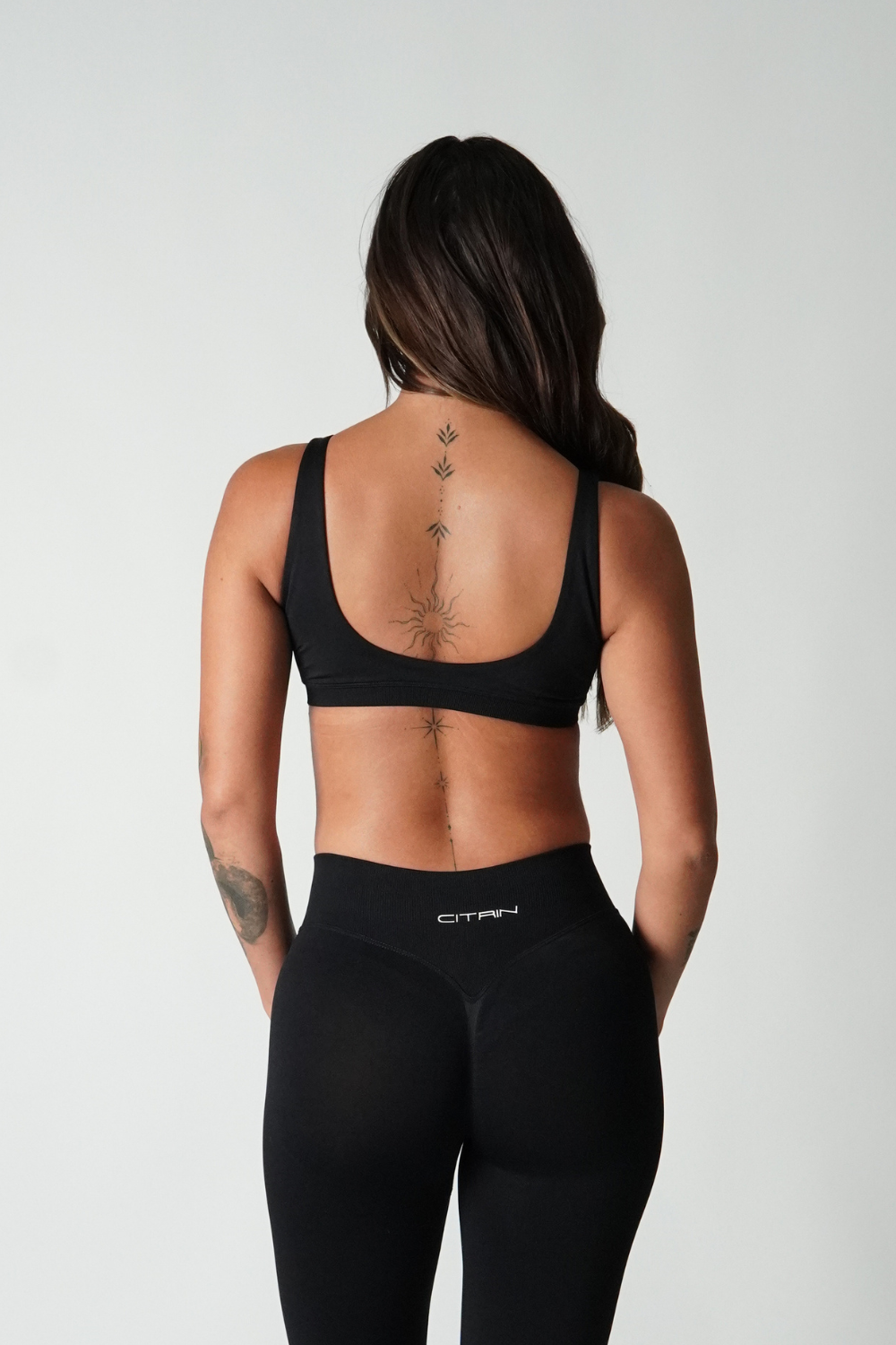 TRUE SHAPE BASIC CROP - BLACK