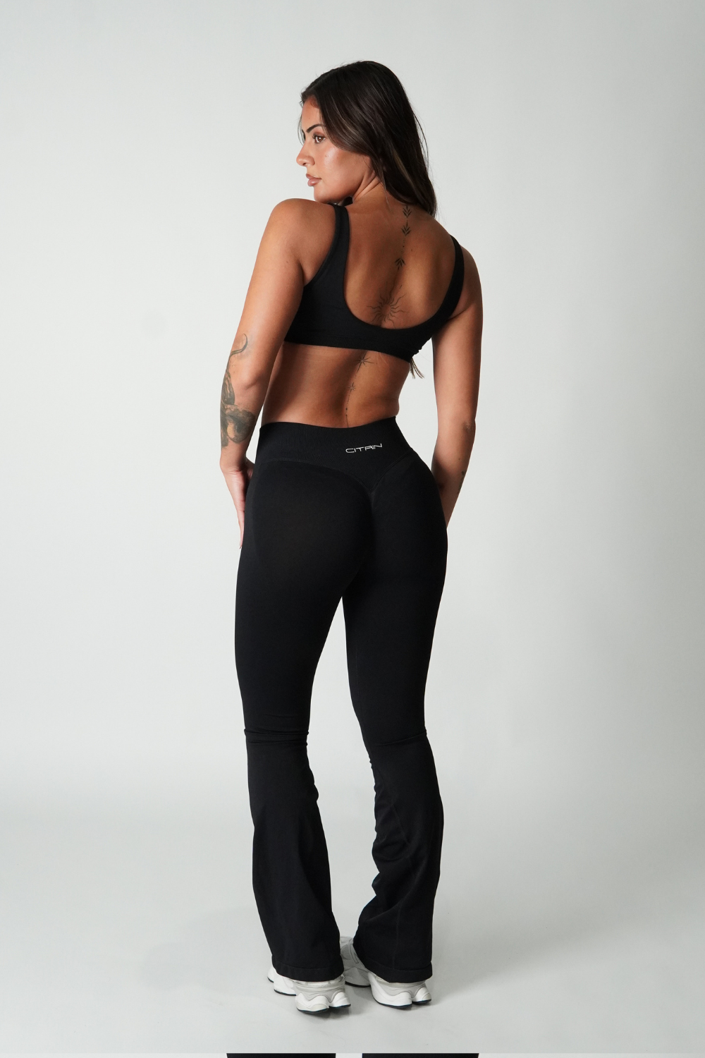TRUE SHAPE BASIC CROP - BLACK