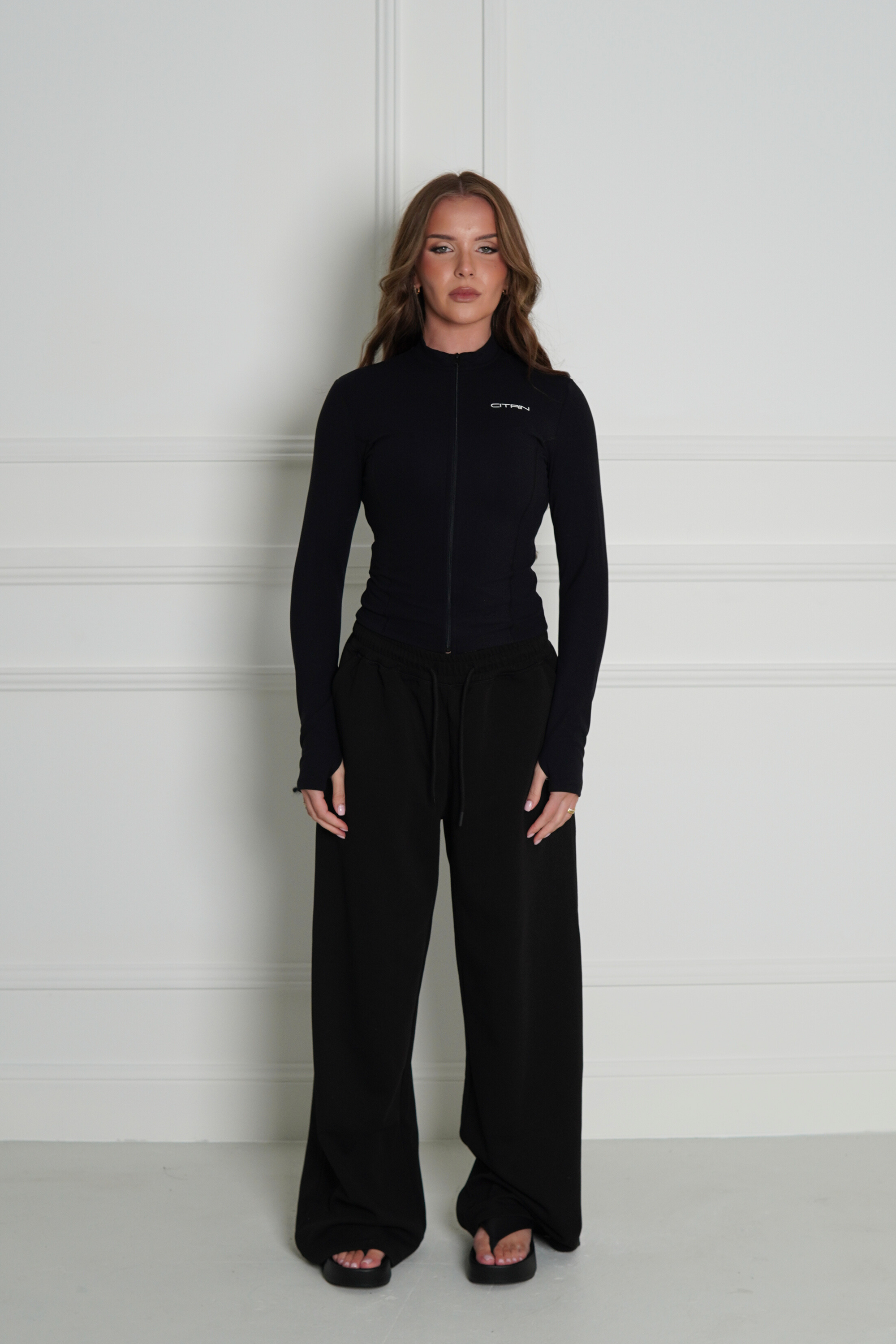 EVERYDAY ESSENTIALS ZIP JACKET - BLACK