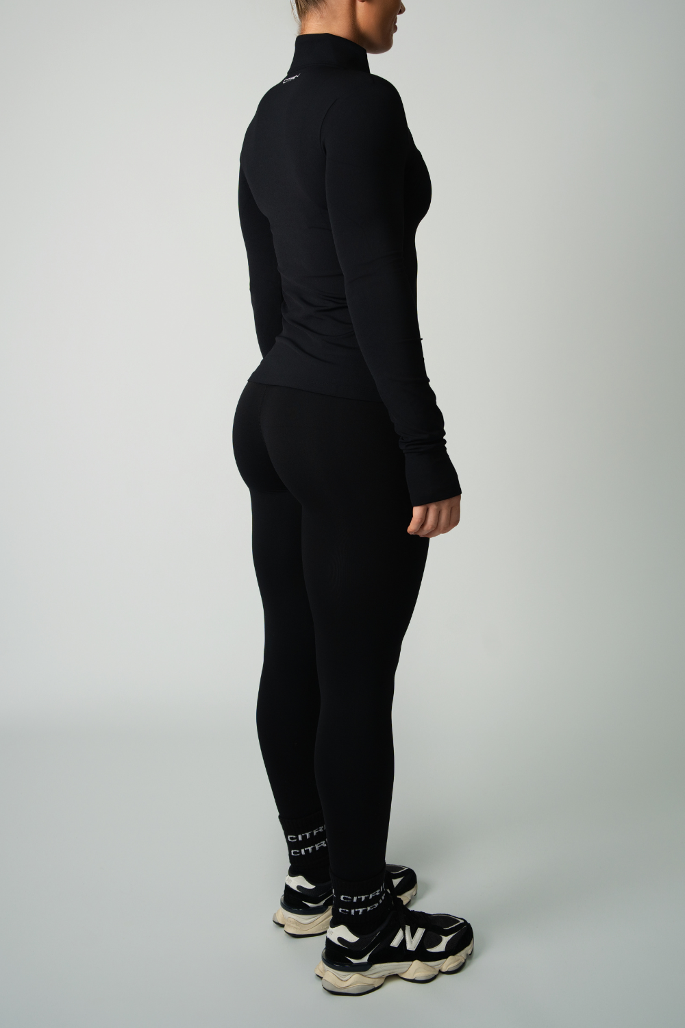 BODY CONTOUR JACKET - BLACK
