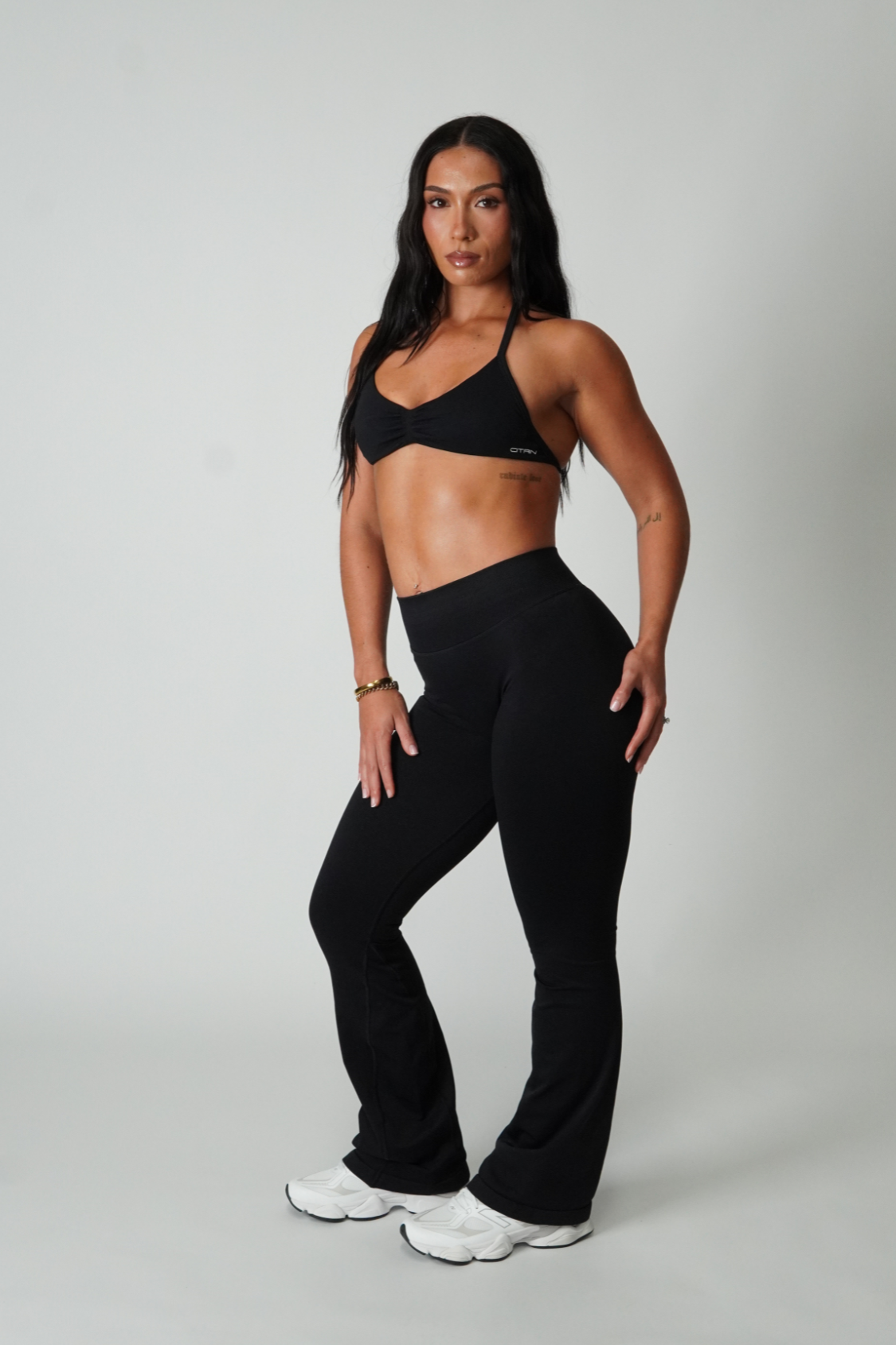 TRUE SHAPE MINIMAL RUCHED HALTER CROP - BLACK
